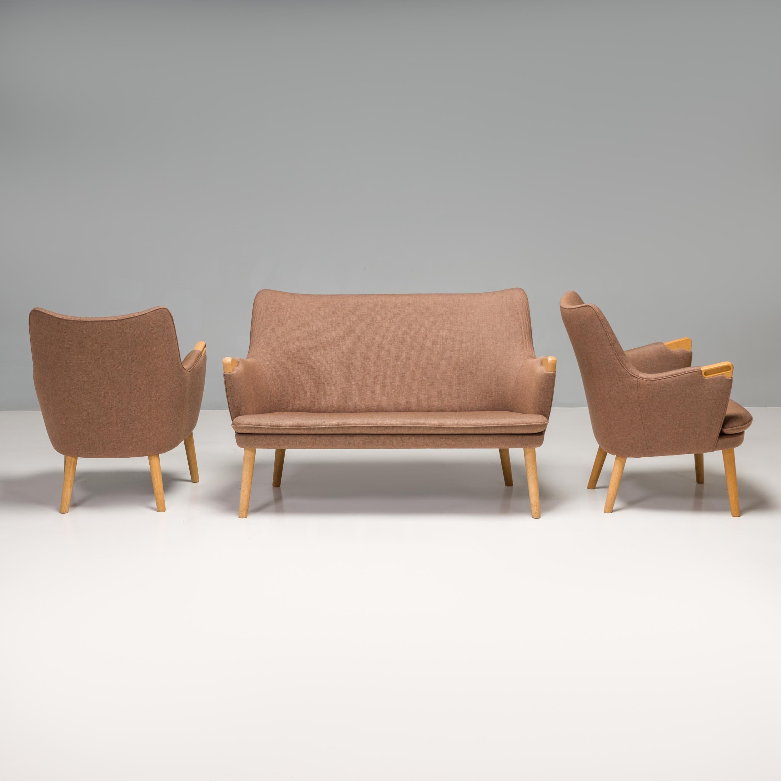 Hans J. Wegner for Carl Hansen & Son CH72 Beige Sofa and Set of 2 CH71 Armchairs In Good Condition In Basildon, London