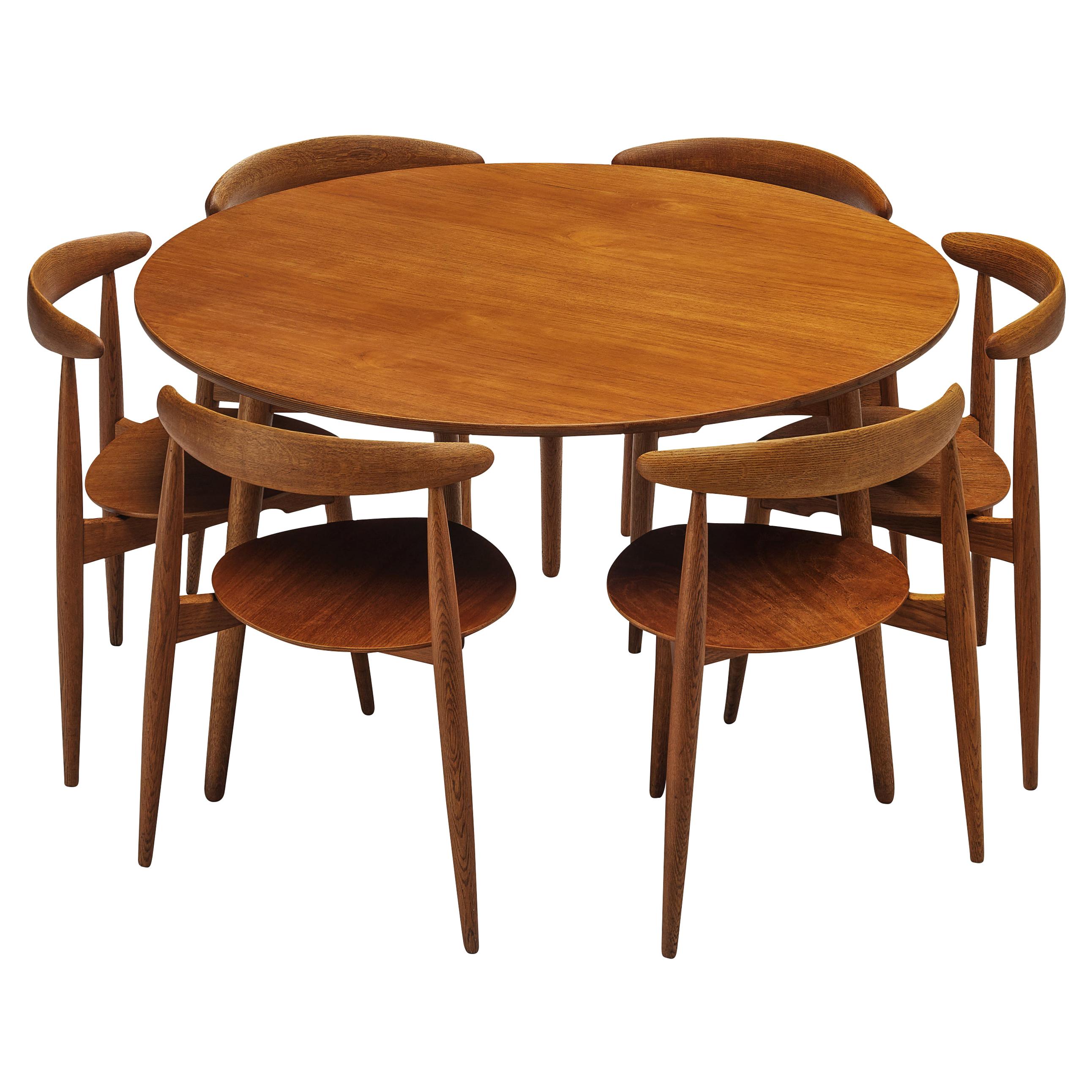 Hans J. Wegner for Fritz Hansen Set of 6 Chairs 'FH4103' with Round Dining  Table For Sale at 1stDibs