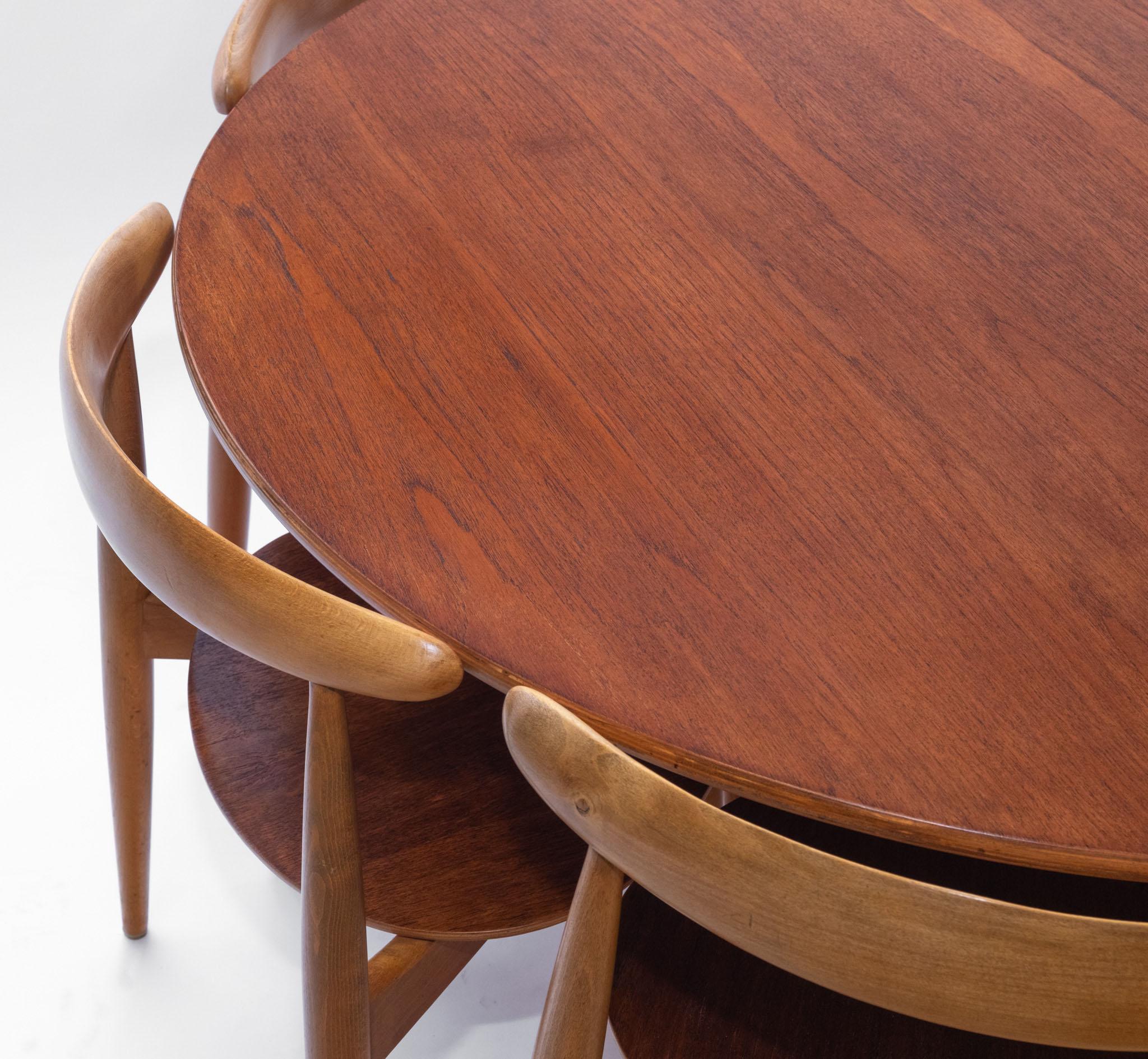 Hans J. Wegner For Fritz Hansen Vintage Table & Six 'Heart' Chairs Model Fh4103 For Sale 3