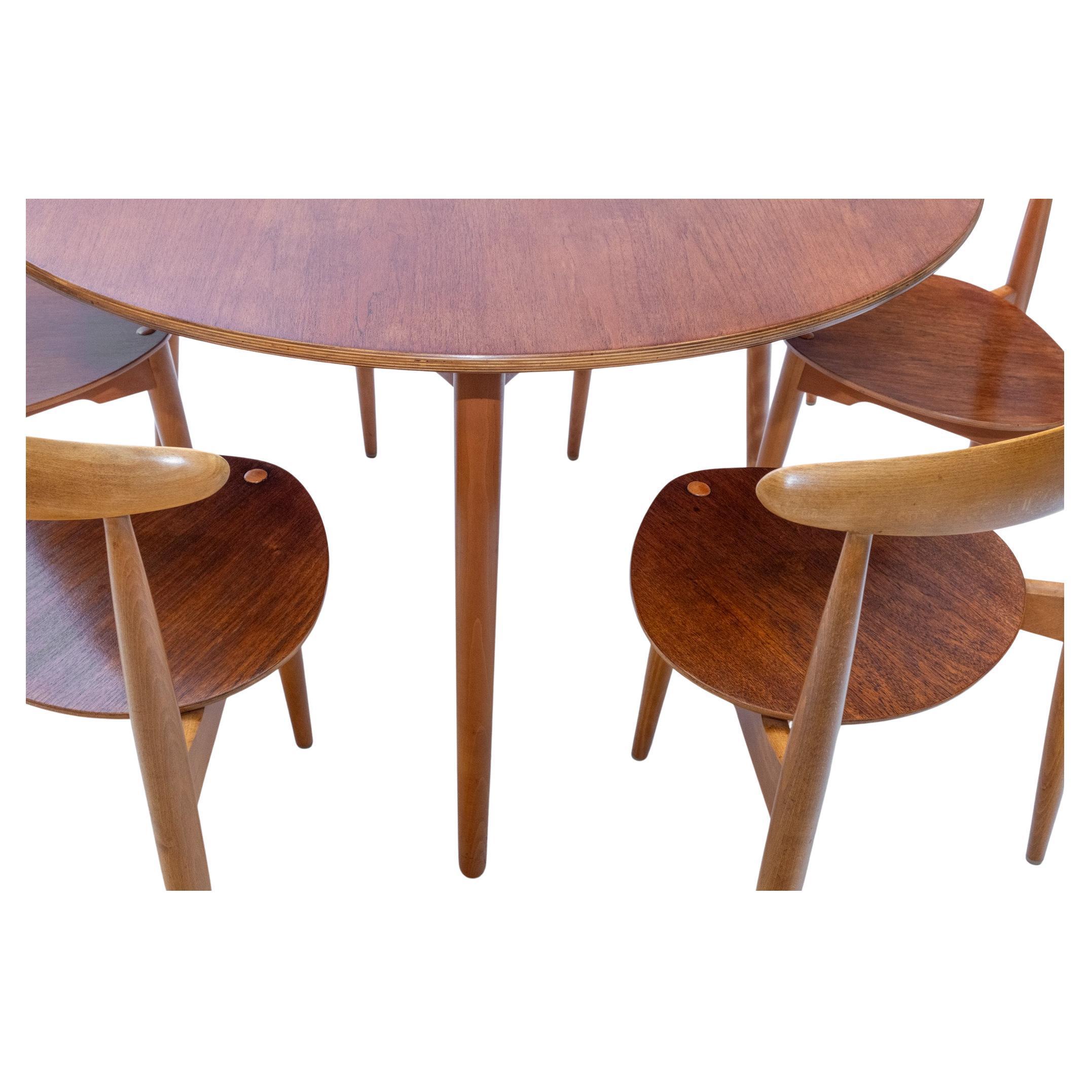 Hans J. Wegner For Fritz Hansen Vintage Table & Six 'Heart' Chairs Model Fh4103 For Sale 8