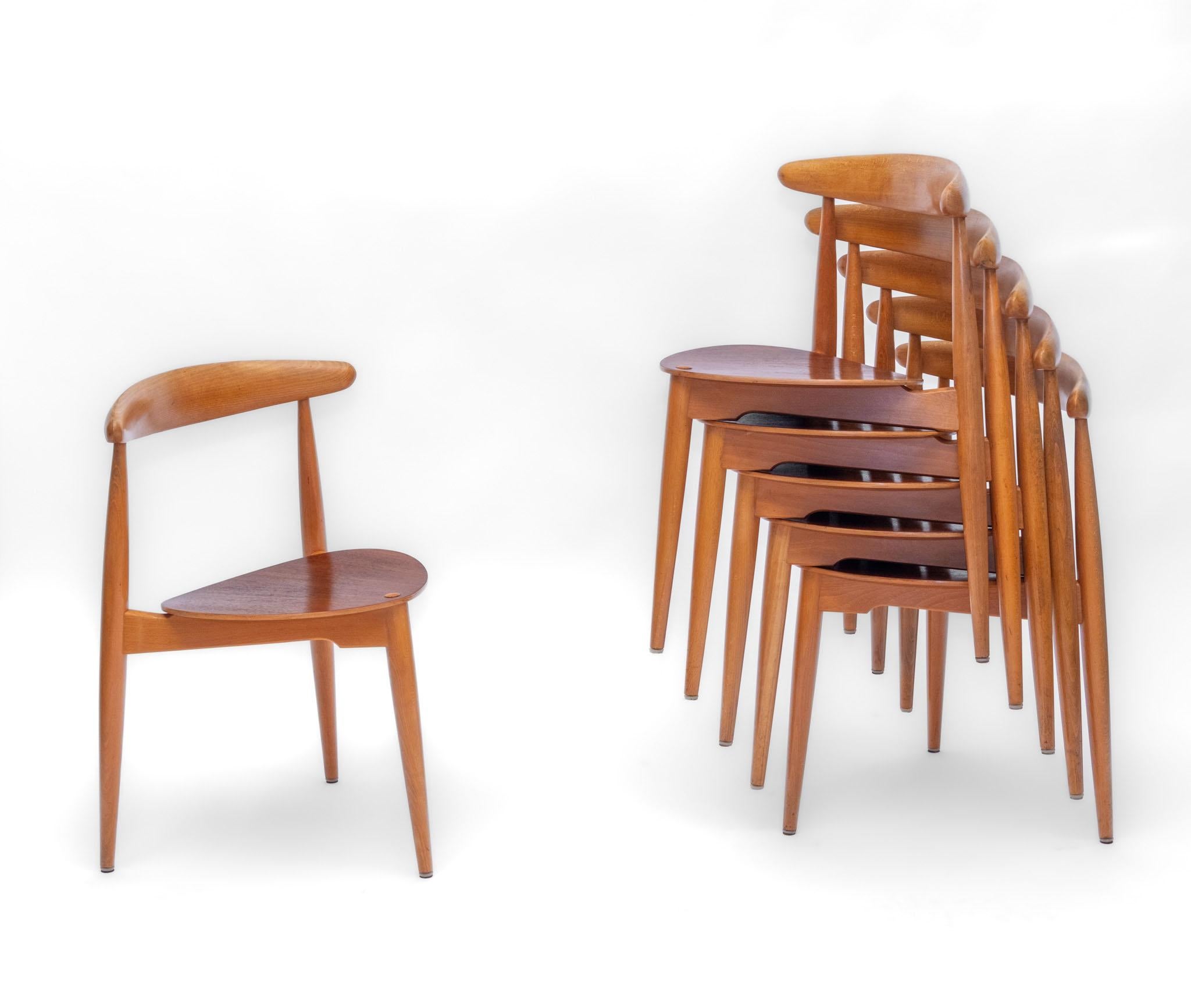Mid-Century Modern Hans J. Wegner For Fritz Hansen Vintage Table & Six 'Heart' Chairs Model Fh4103 For Sale