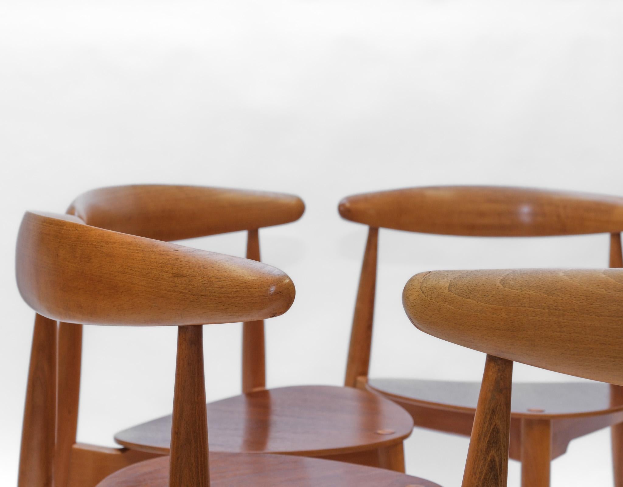 20th Century Hans J. Wegner For Fritz Hansen Vintage Table & Six 'Heart' Chairs Model Fh4103 For Sale