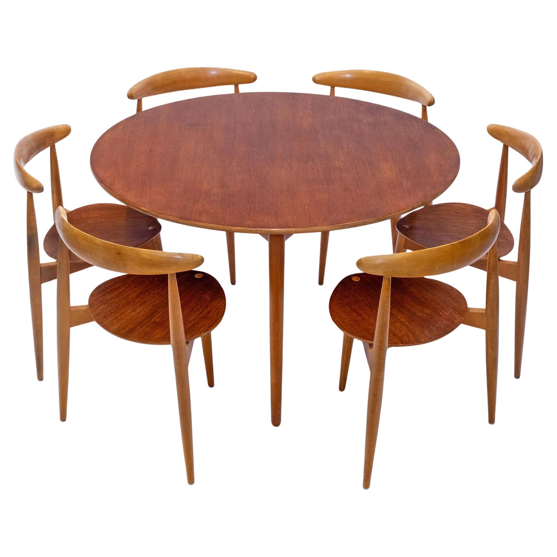 Hans J. Wegner For Fritz Hansen Vintage Table & Six 'Heart' Chairs Model Fh4103 For Sale