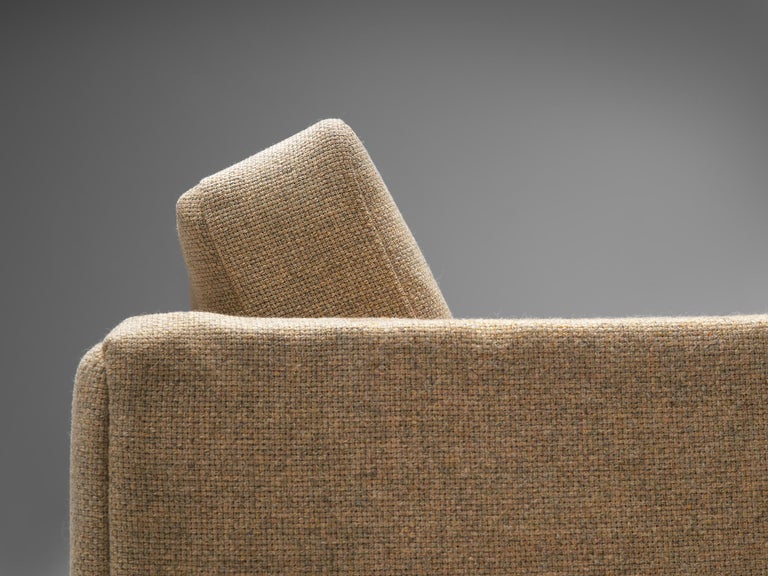 Hans J. Wegner for Getama 'Century 2000' Four-Seat Sofa in Beige Fabric For Sale 2