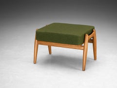 Hans J. Wegner for Getama 'Cigar' Stool in Solid Oak with Green Cushion