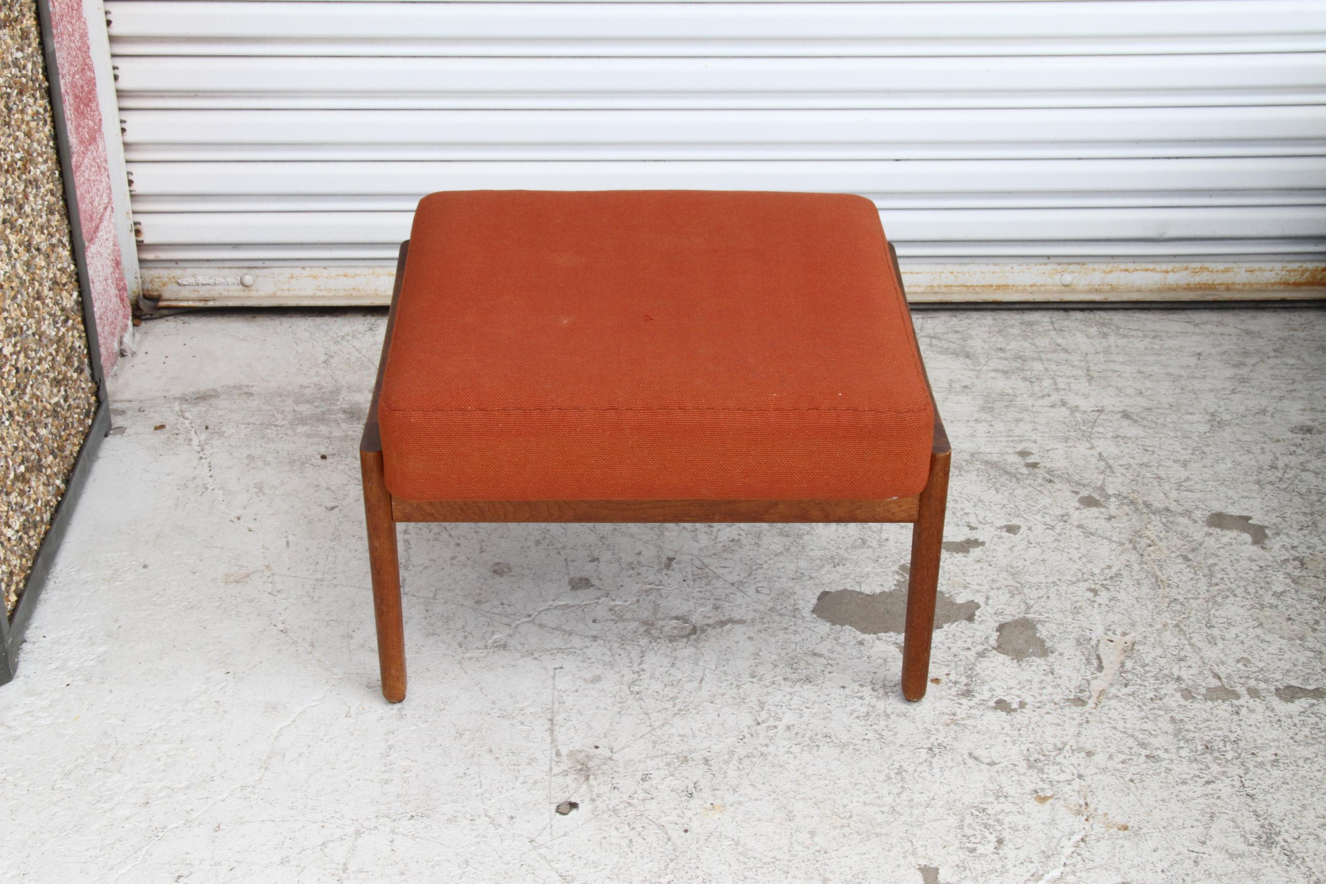 Scandinavian Modern Hans J. Wegner for Getama 'Cigar' Stool in Solid Oak with Orange Cushion For Sale