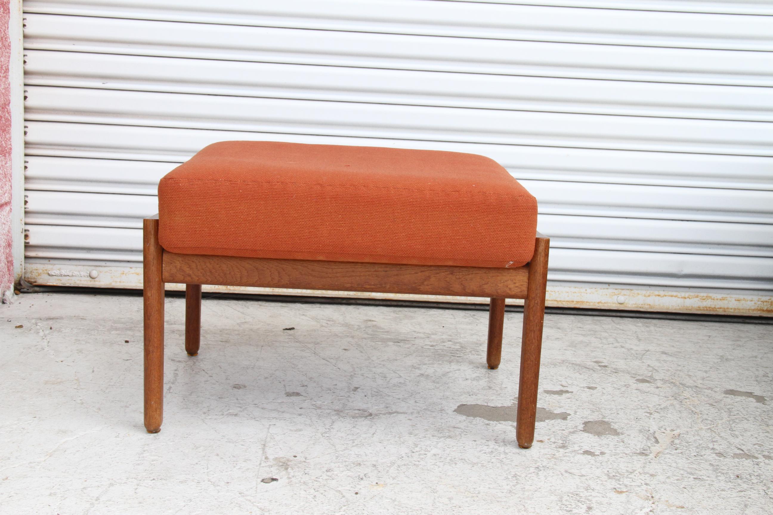 Hans J. Wegner for Getama 'Cigar' Stool in Solid Oak with Orange Cushion In Good Condition For Sale In Pasadena, TX