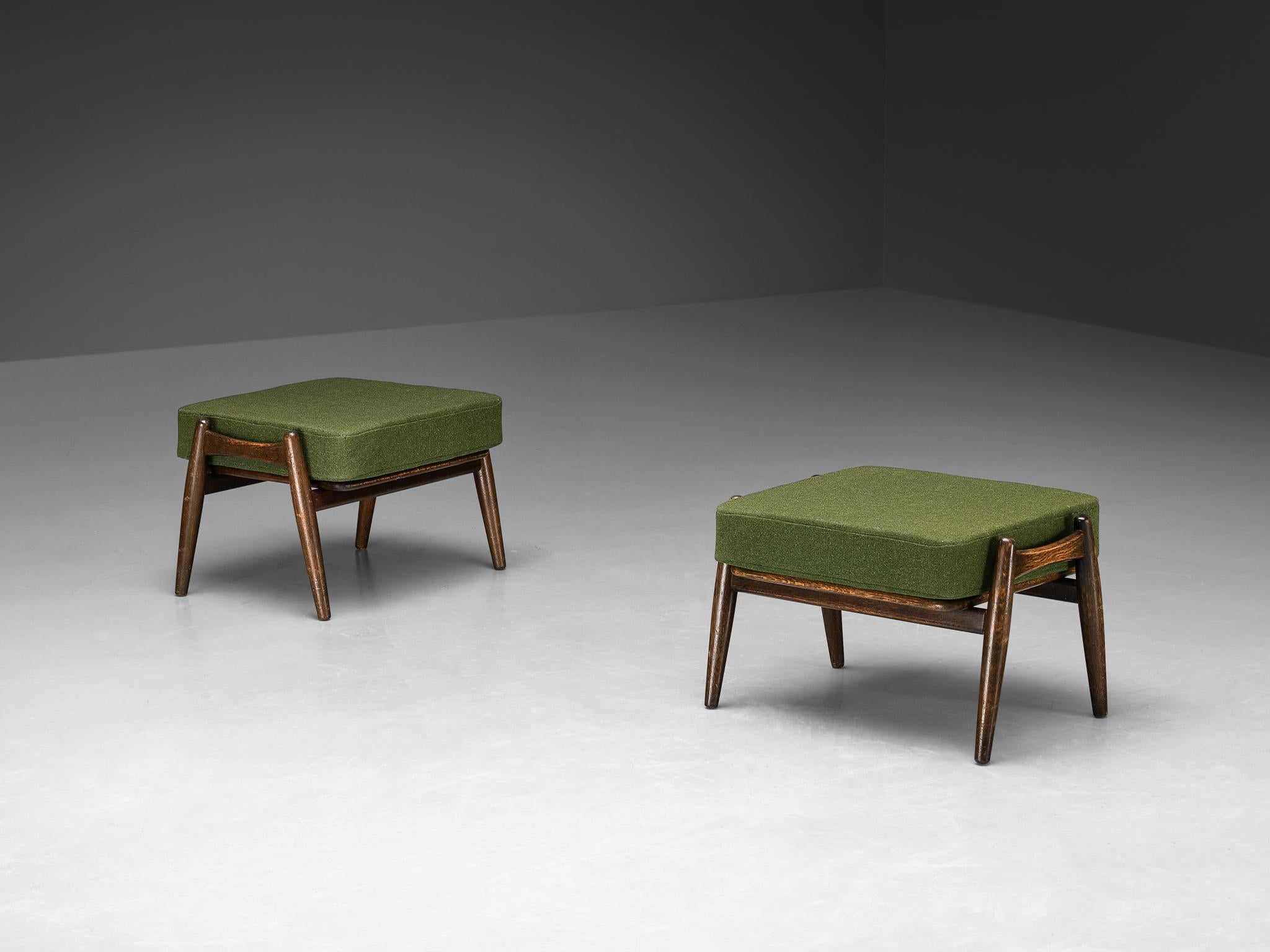 Hans J. Wegner for Getama, 'Cigar' ottomans or stools, model 'GE240S', oak, fabric, Denmark, design 1955

Designed in 1955, this Cigar ottoman is a creation by Danish master Hans J. Wegner for Getama. Simple in its form, this design features an open