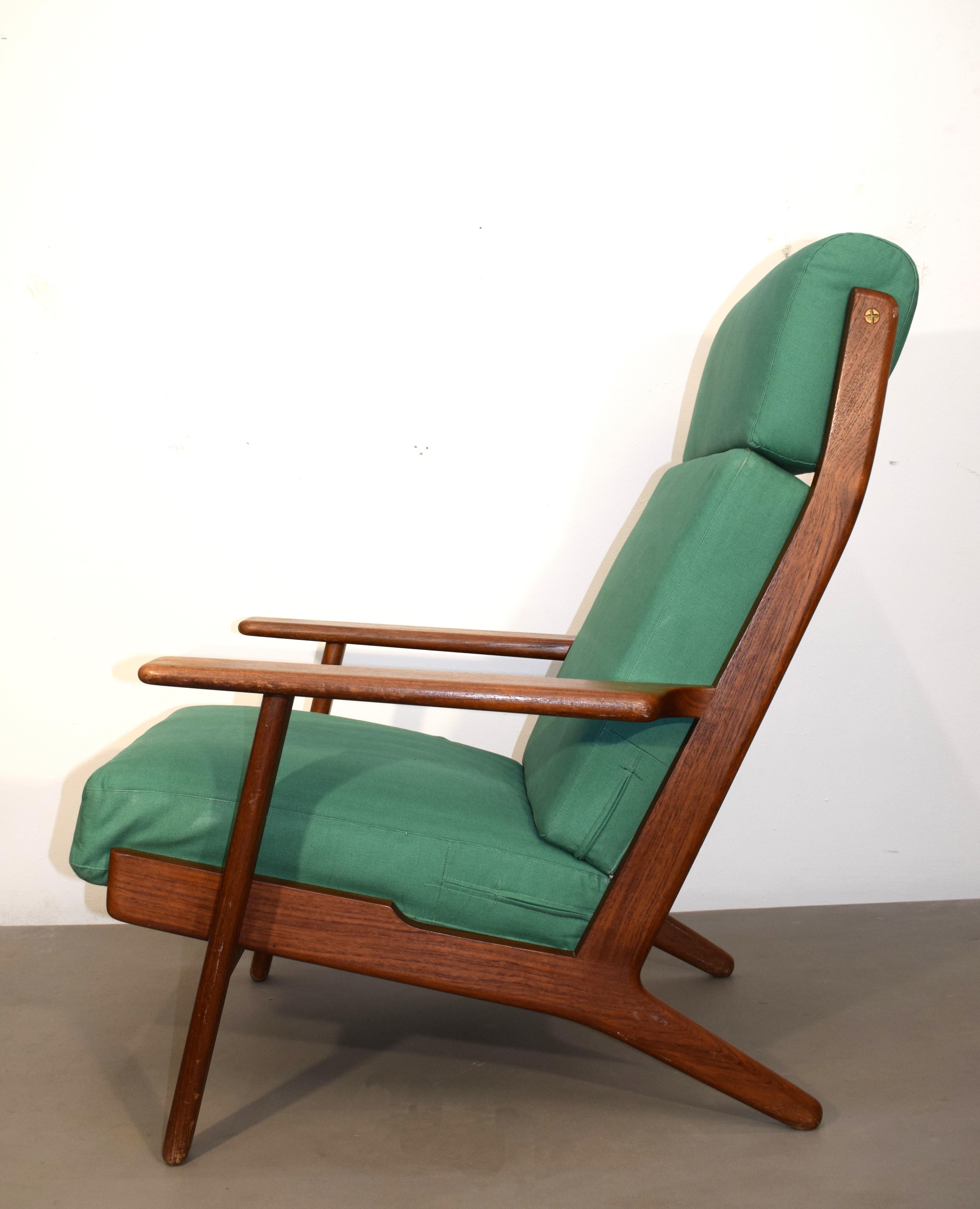 Hans J. Wegner for Getama, Danish production, 1960s.
Dimensions: H= 95 cm; W= 75 cm; D= 89 cm; H seat= 42 cm.