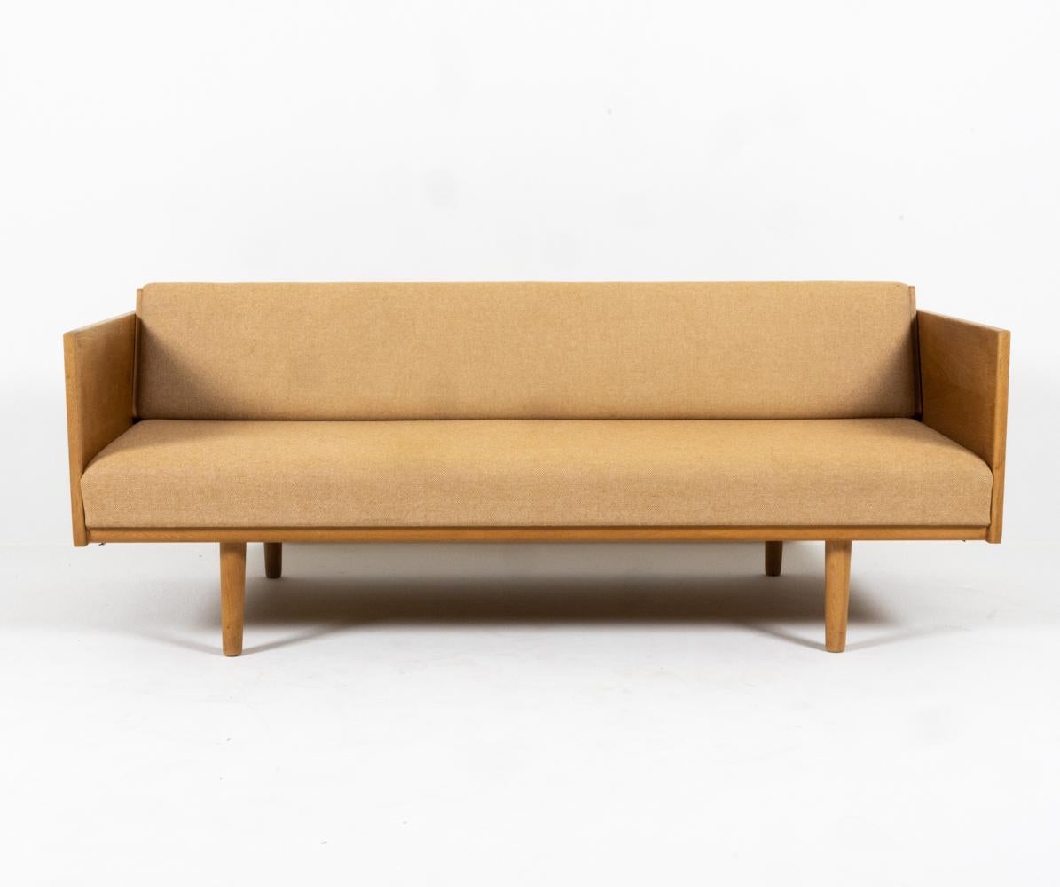 Designed by Hans J. Wegner in 1954, the GE-259 daybed is a versatile piece of furniture lending itself to both style and function. Not only easily used as a sofa in a living space to provide comfortable seating, this daybed also adjusts by lifting