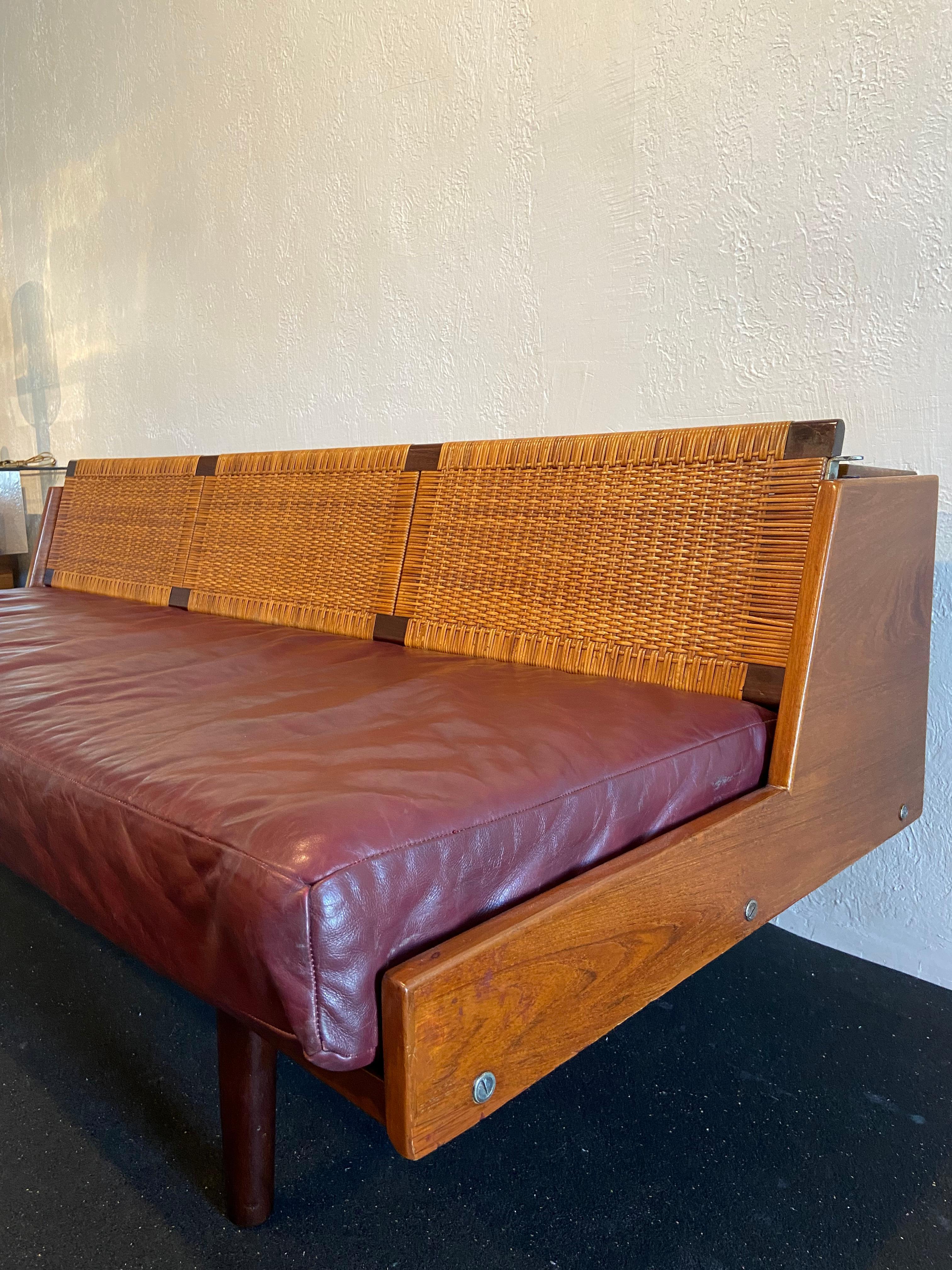 Hans J. Wegner for Getama GE-7 Daybed In Good Condition For Sale In West Palm Beach, FL