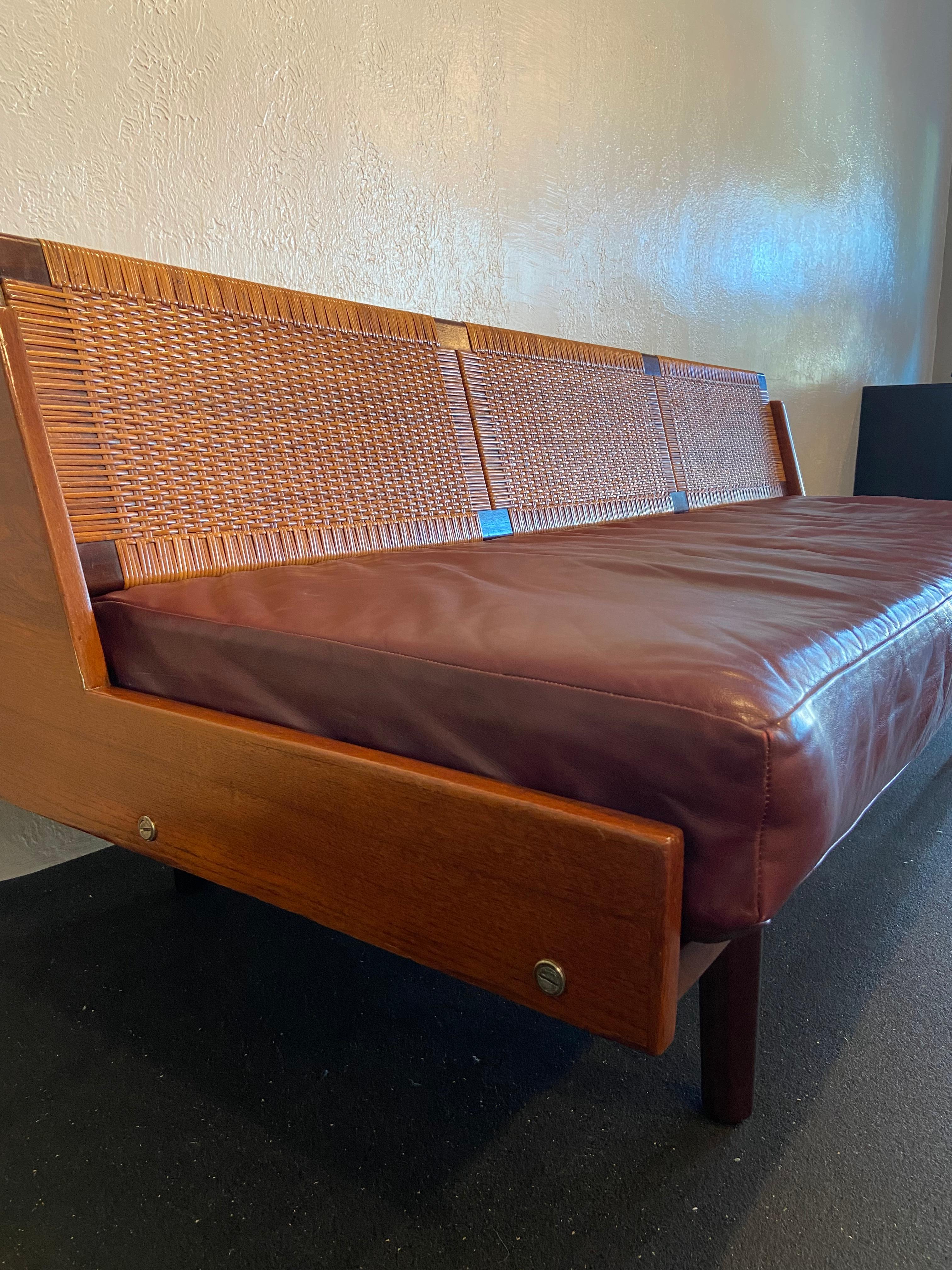 European Hans J. Wegner for Getama GE-7 Daybed For Sale