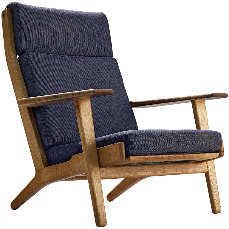 Hans J. Wegner for GETAMA Lounge Chair in Oak and Dark Blue Upholstery  For Sale