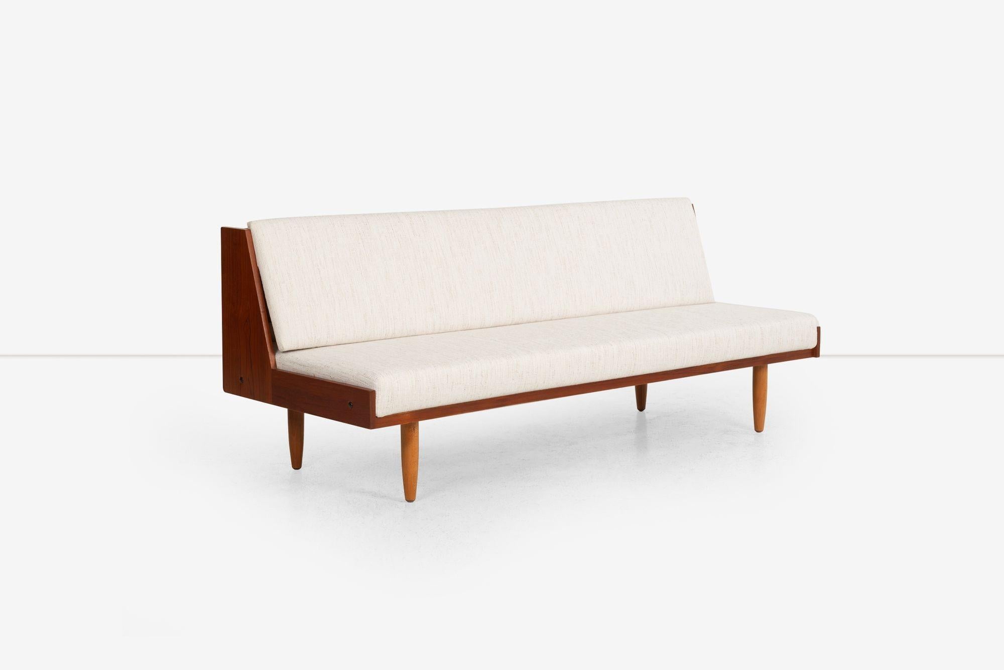 Hans J. Wegner for Getama – Model GE6 Teak Daybed, Denmark, 1960
A classic Danish modern daybed designed by Hans J. Wegner for Getama, model GE6, crafted in  teakwood  with newly upholstered cushions with Great Plains 