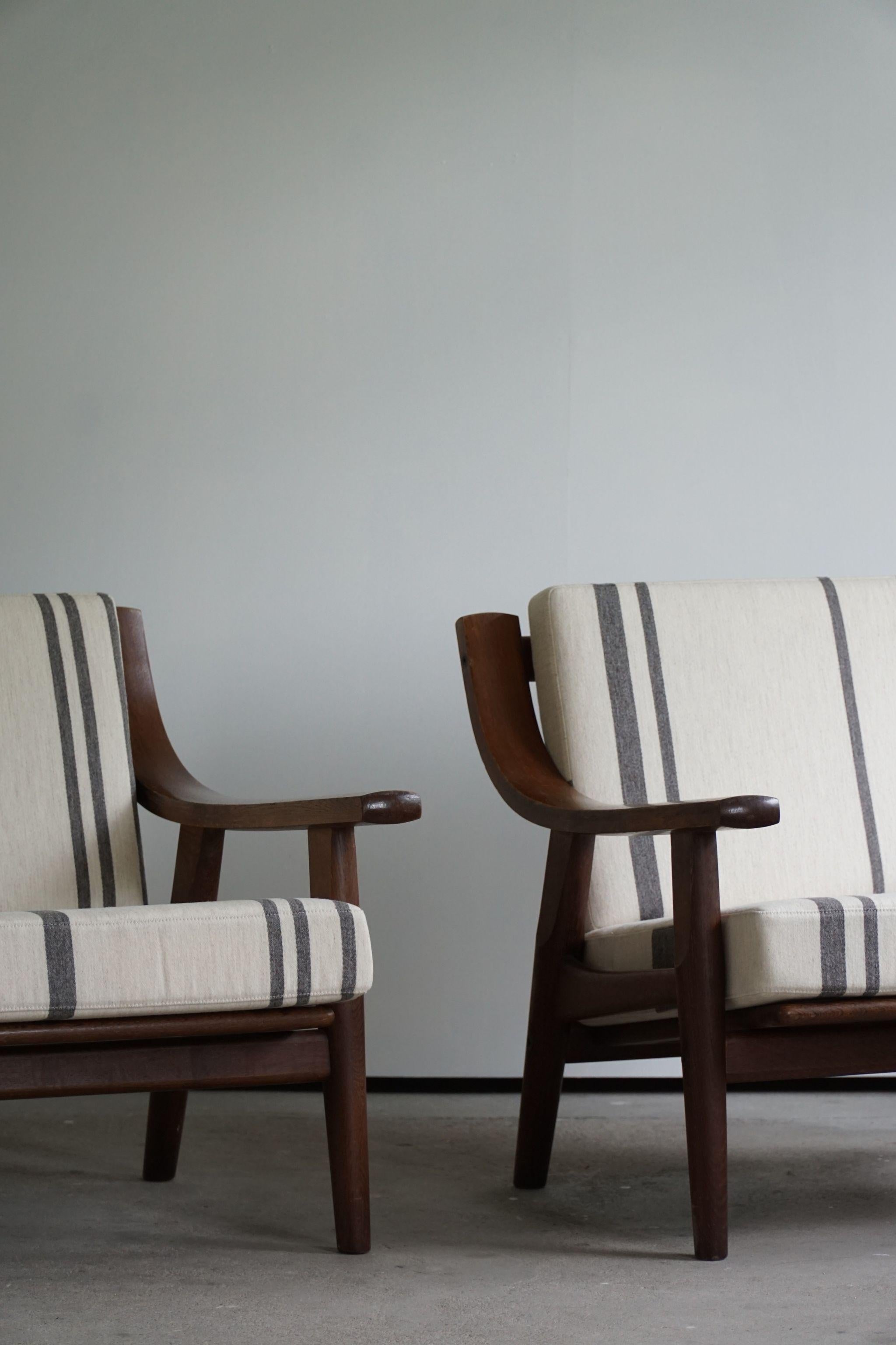 Hans J. Wegner for Getama, Pair of Lounge Chairs in Savak Wool, 