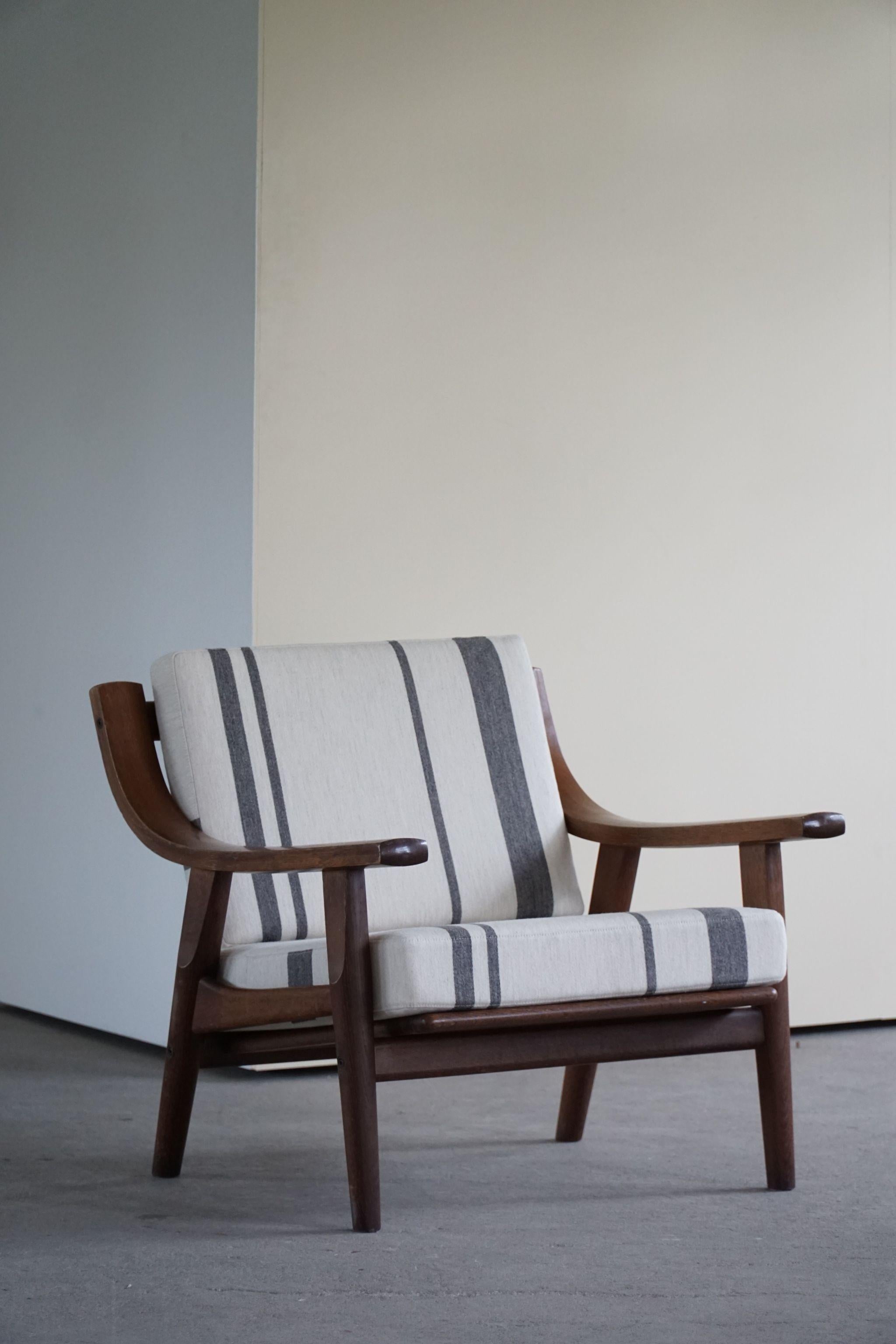 20th Century Hans J. Wegner for Getama, Pair of Lounge Chairs in Savak Wool, 