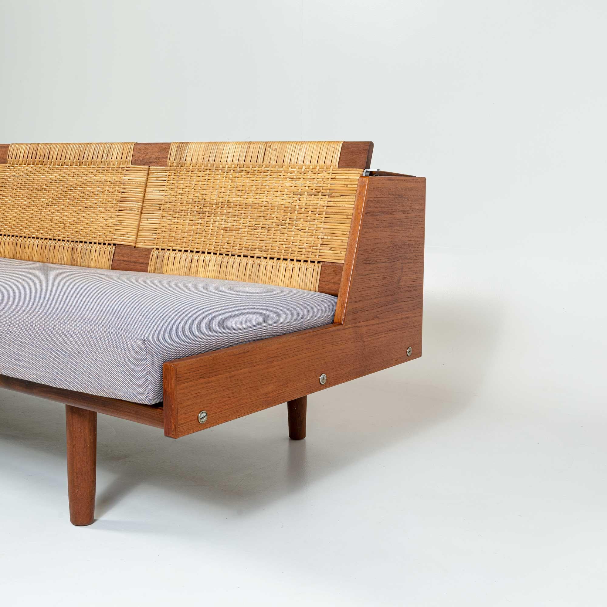 Mid-20th Century Hans J. Wegner for GETAMA Sofa Daybed Model GE7 in Teak and Cane 1950s For Sale