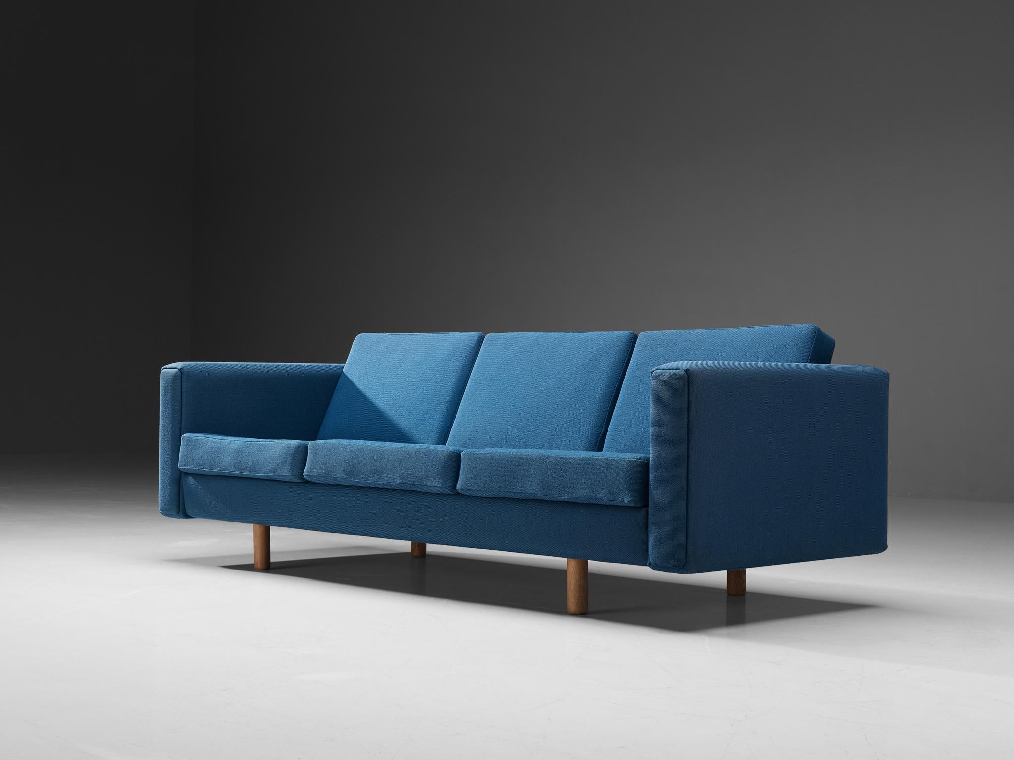 Hans J. Wegner for GETAMA, three-seat sofa, oak, fabric, Denmark, 1950s. 

This sofa is characterized by a splendid design that epitomizes a simplistic, natural and timeless aesthetics. The whole unit is well-designed showing a solid construction of