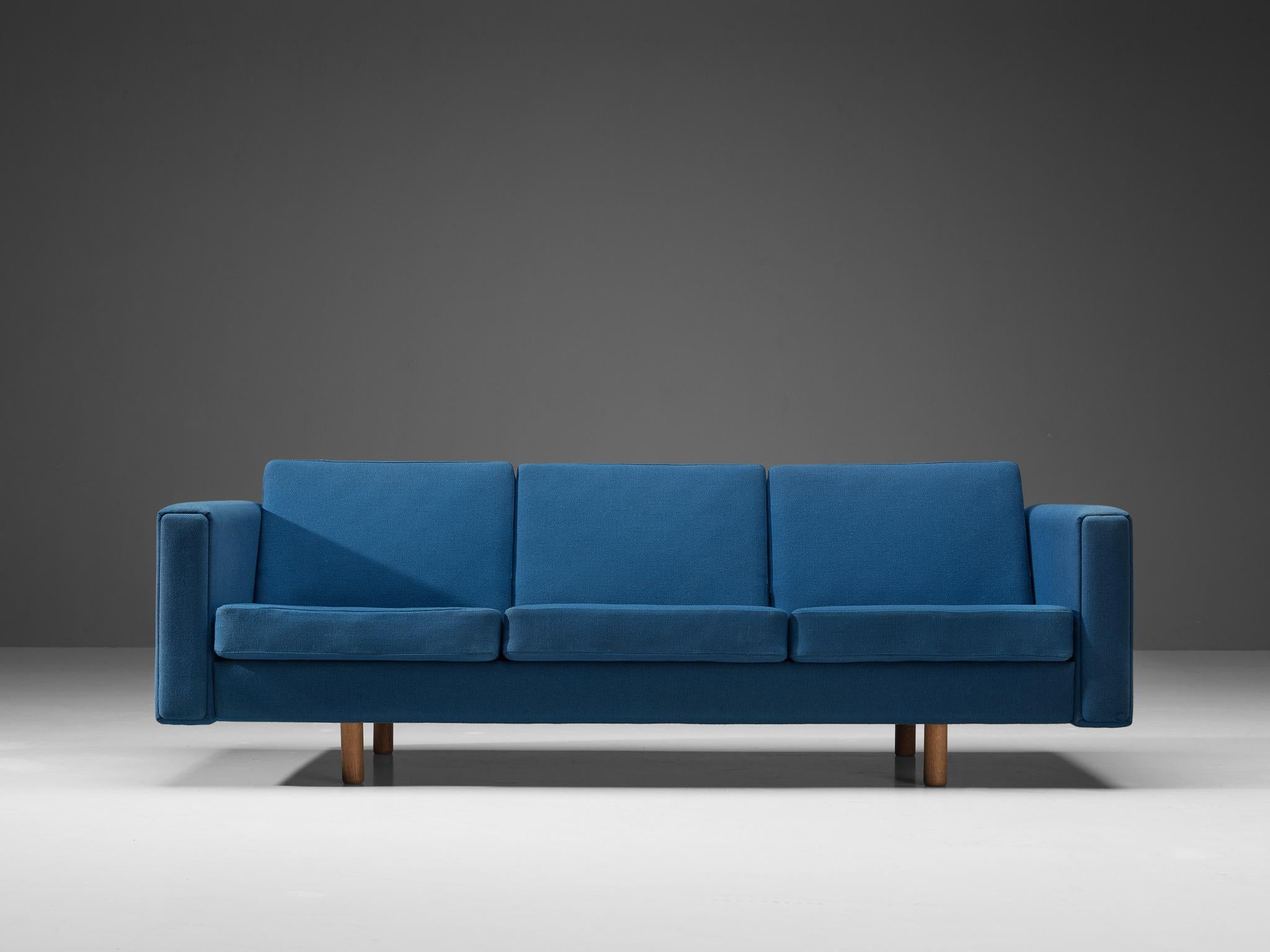 Hans J. Wegner für GETAMA Sofa aus Eiche und blauer Polsterung (Dänisch) im Angebot