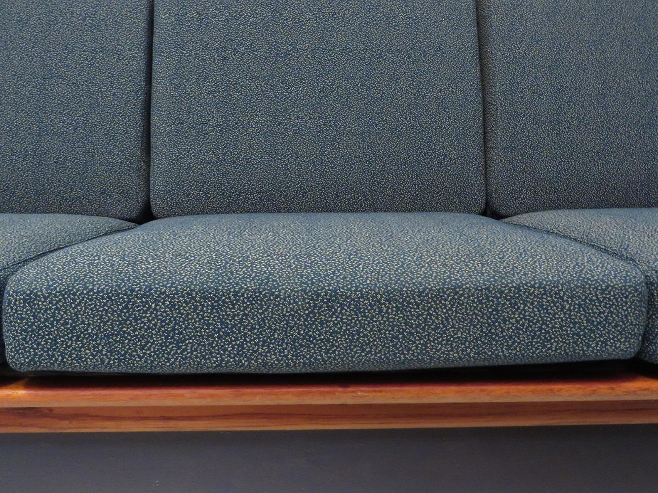 Hans J. Wegner for Getama Three-Seat Sofa in Teak, 1960s In Good Condition In Berlin, DE