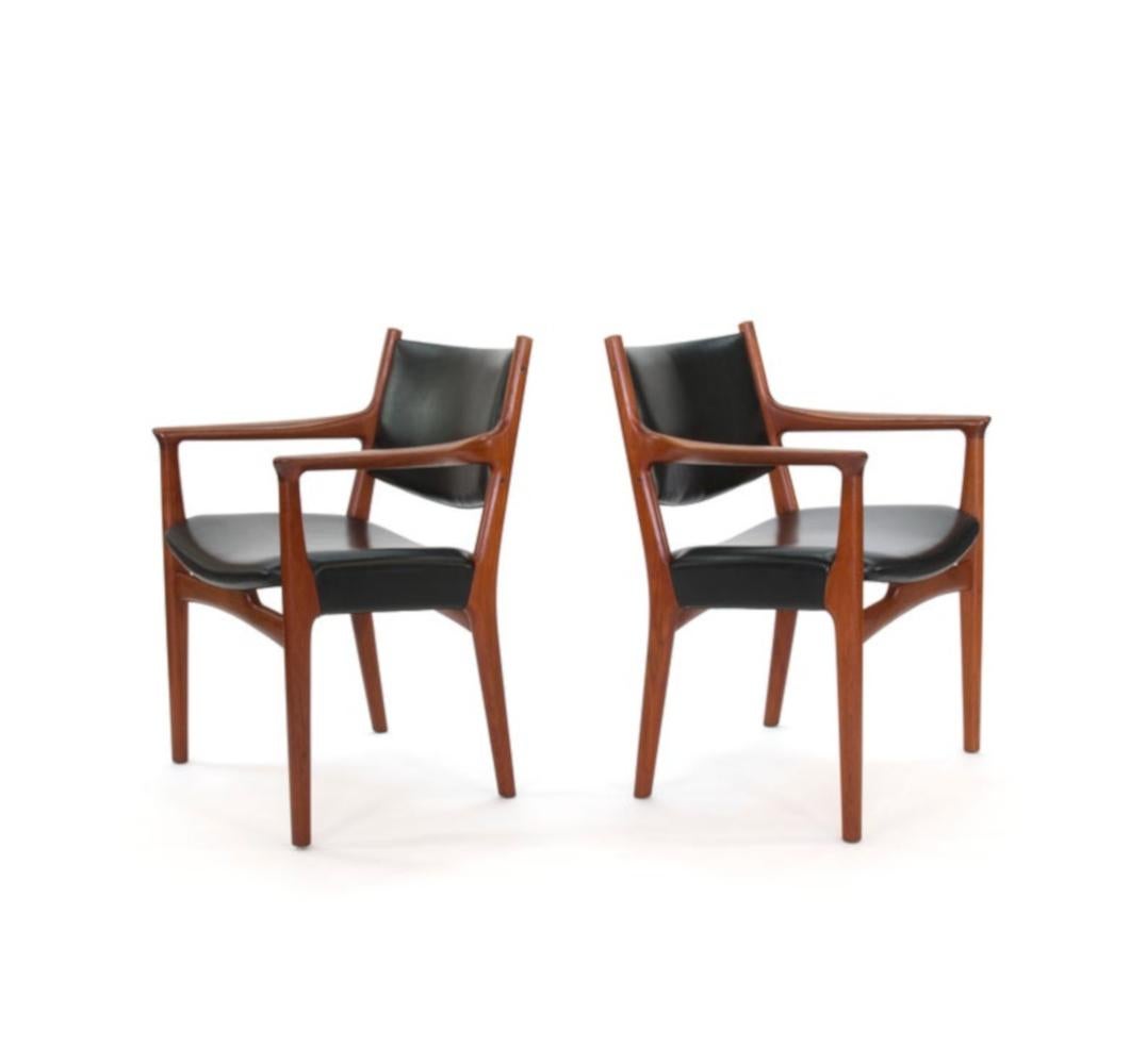 Hans J Wegner for Johannes Hansen JH-525 and JH-526 Dining Chairs in Teak In Excellent Condition In New York, NY