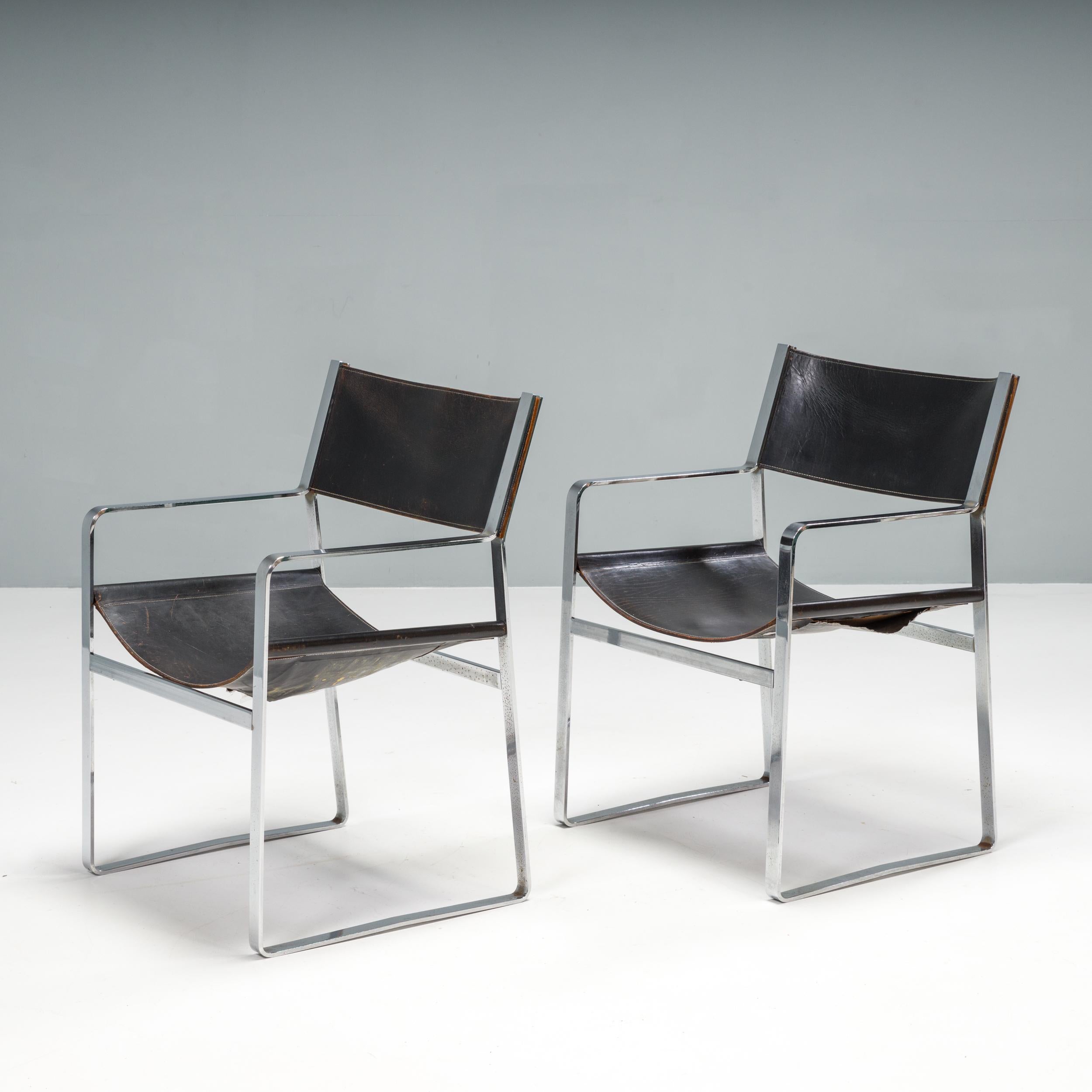 Conçue à l'origine par Hans J. Wegner pour l'exposition de la Guild de Copenhague en 1947, la chaise JH-813 a d'abord été conçue pour être fabriquée en bois. Ce n'est que dans les années 1970 que les chaises ont commencé à être fabriquées par