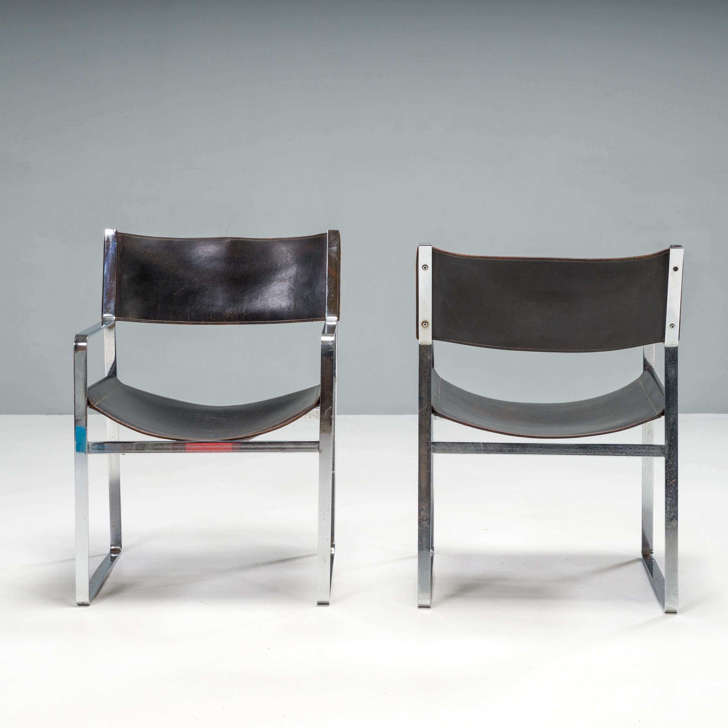 Scandinavo moderno Hans J. Wegner per Johannes Hansen JH-813 Poltrone in pelle nera, Set di 2 in vendita