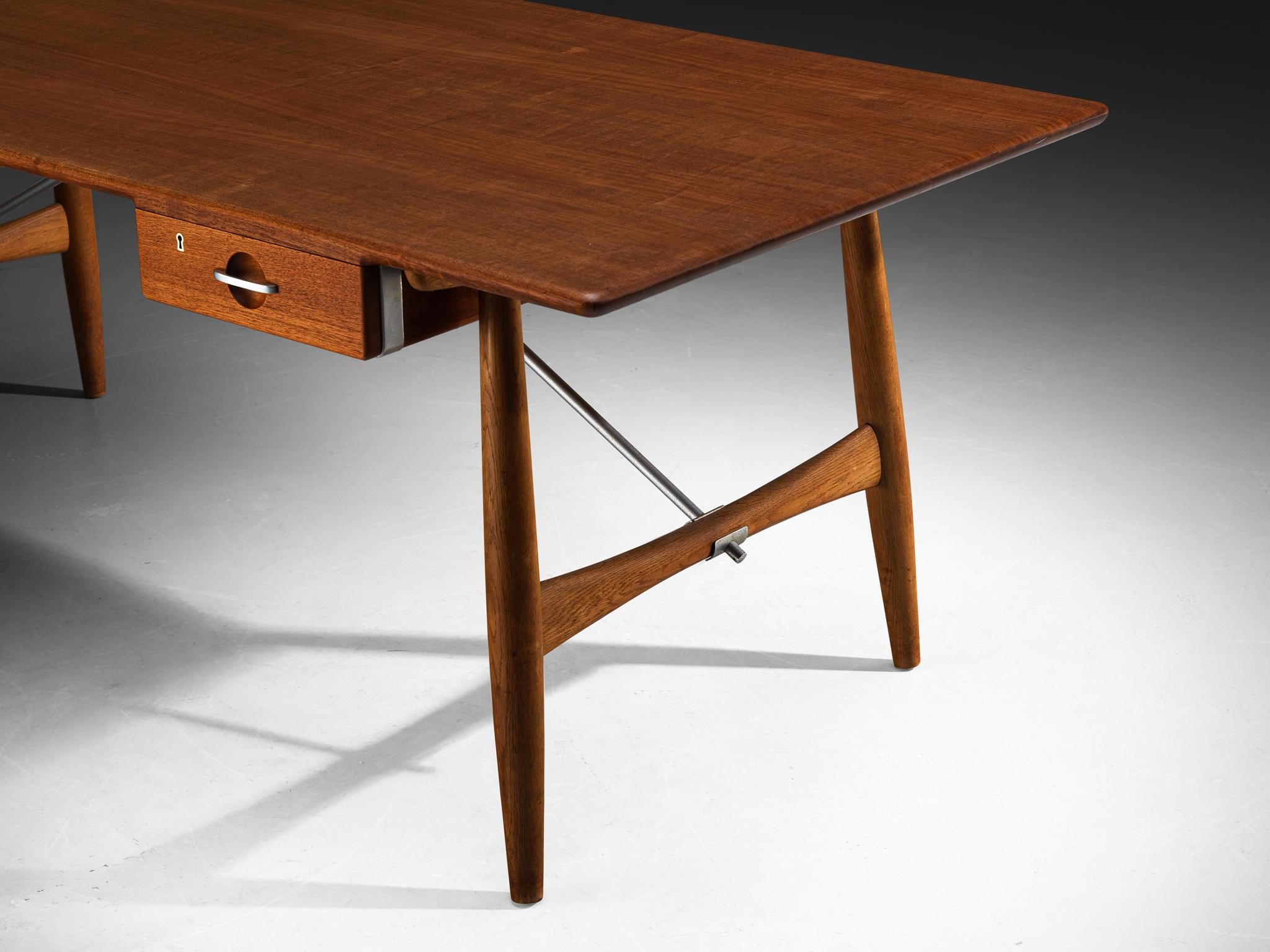 Hans J. Wegner für Johannes Hansen Seltener 'Architektenschreibtisch' aus Teak und Eiche im Angebot 3