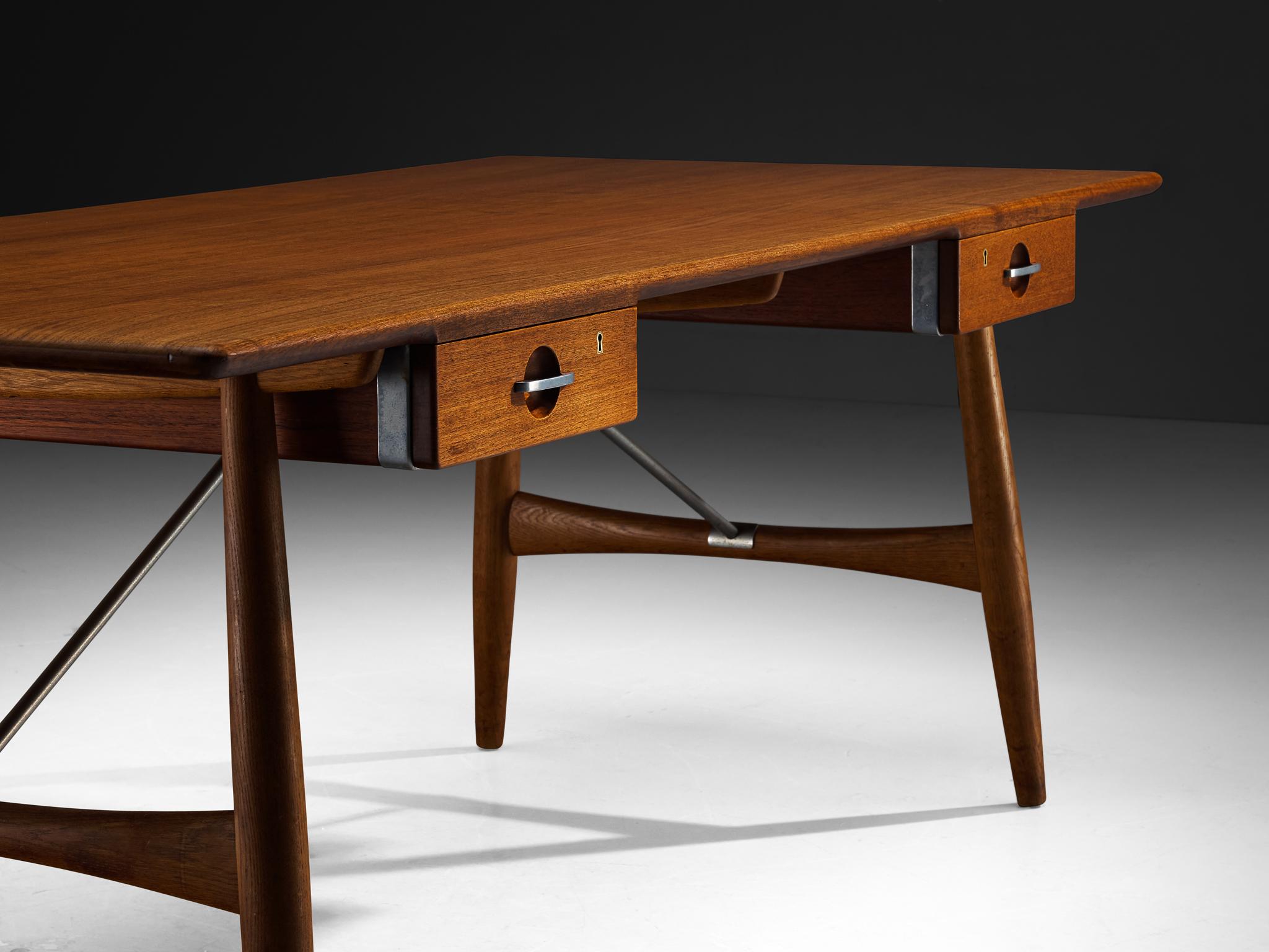Hans J. Wegner für Johannes Hansen Seltener 'Architektenschreibtisch' aus Teak und Eiche (Mitte des 20. Jahrhunderts) im Angebot
