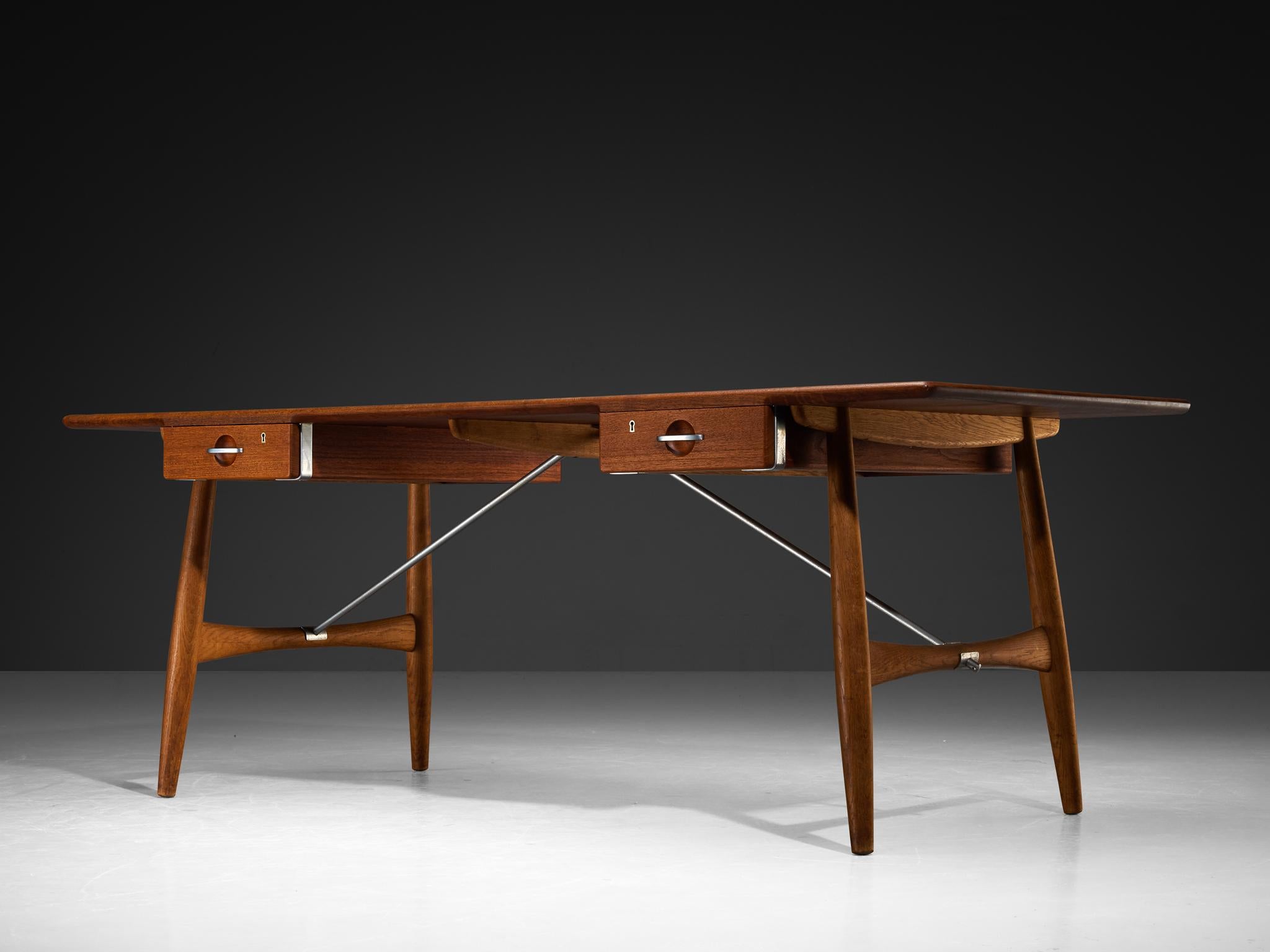 Hans J. Wegner für Johannes Hansen Seltener 'Architektenschreibtisch' aus Teak und Eiche im Angebot 1