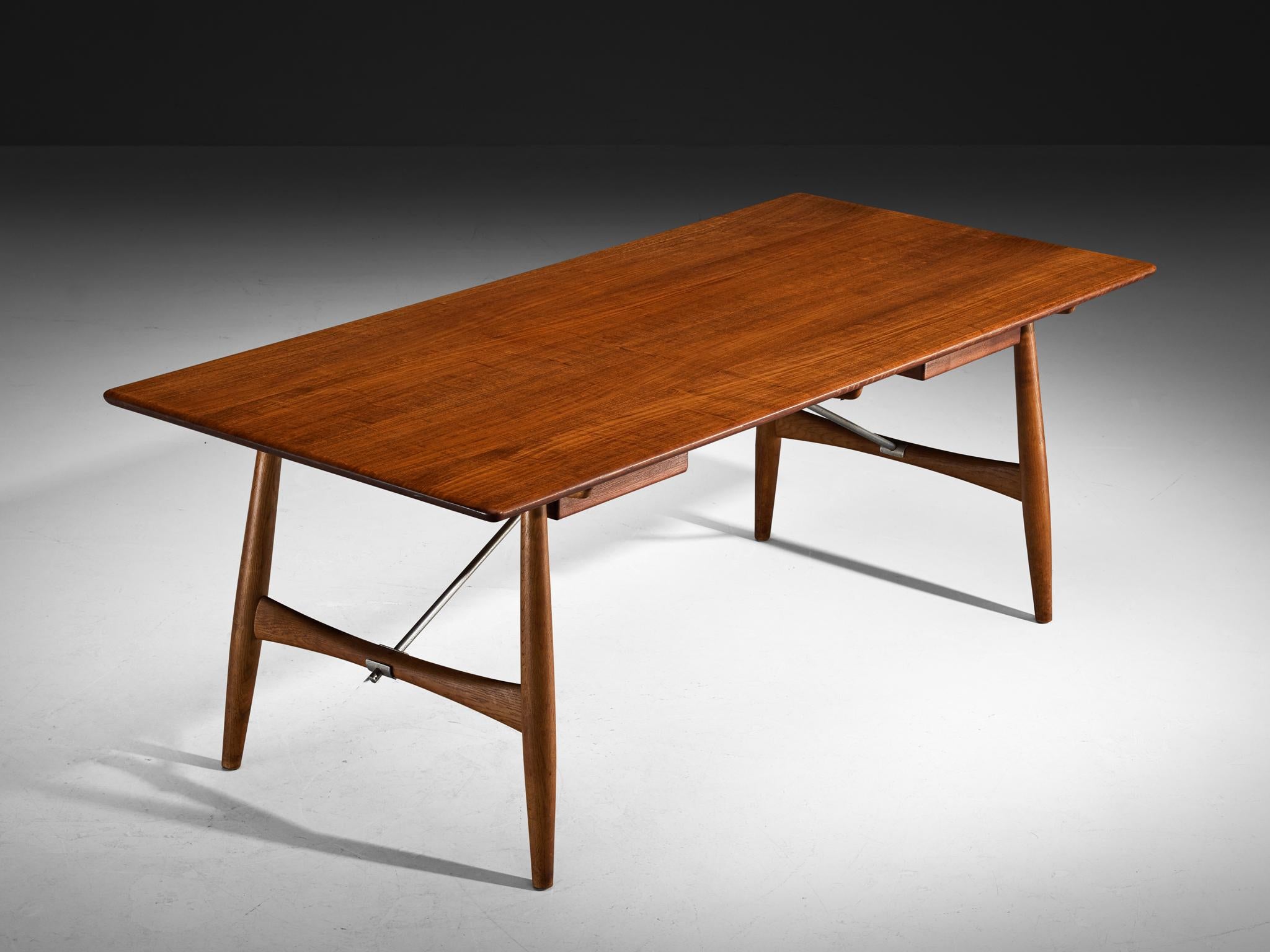 Hans J. Wegner für Johannes Hansen Seltener 'Architektenschreibtisch' aus Teak und Eiche im Angebot 2