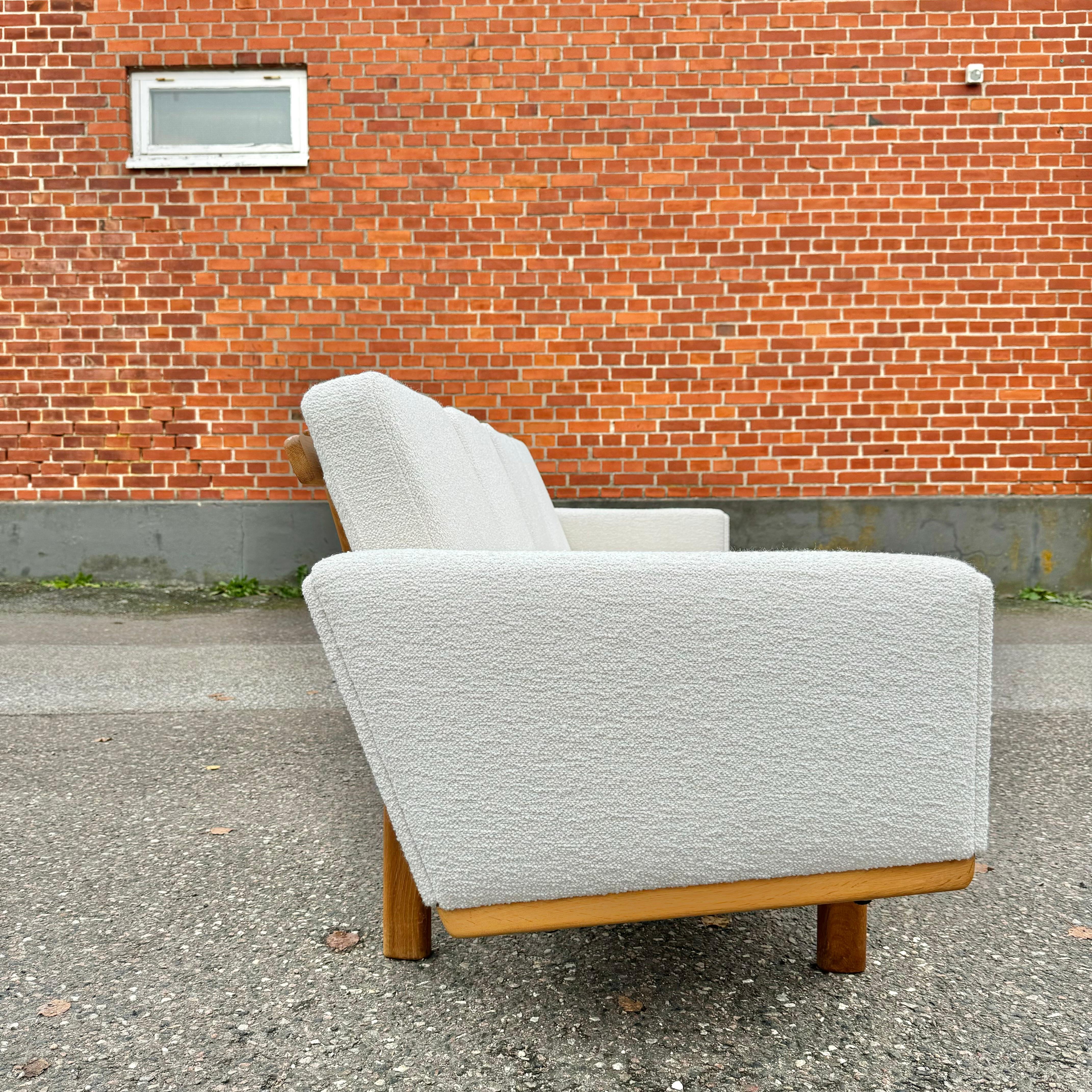 Hans J. Wegner Viersitziges Sofa für Getama im Angebot 3