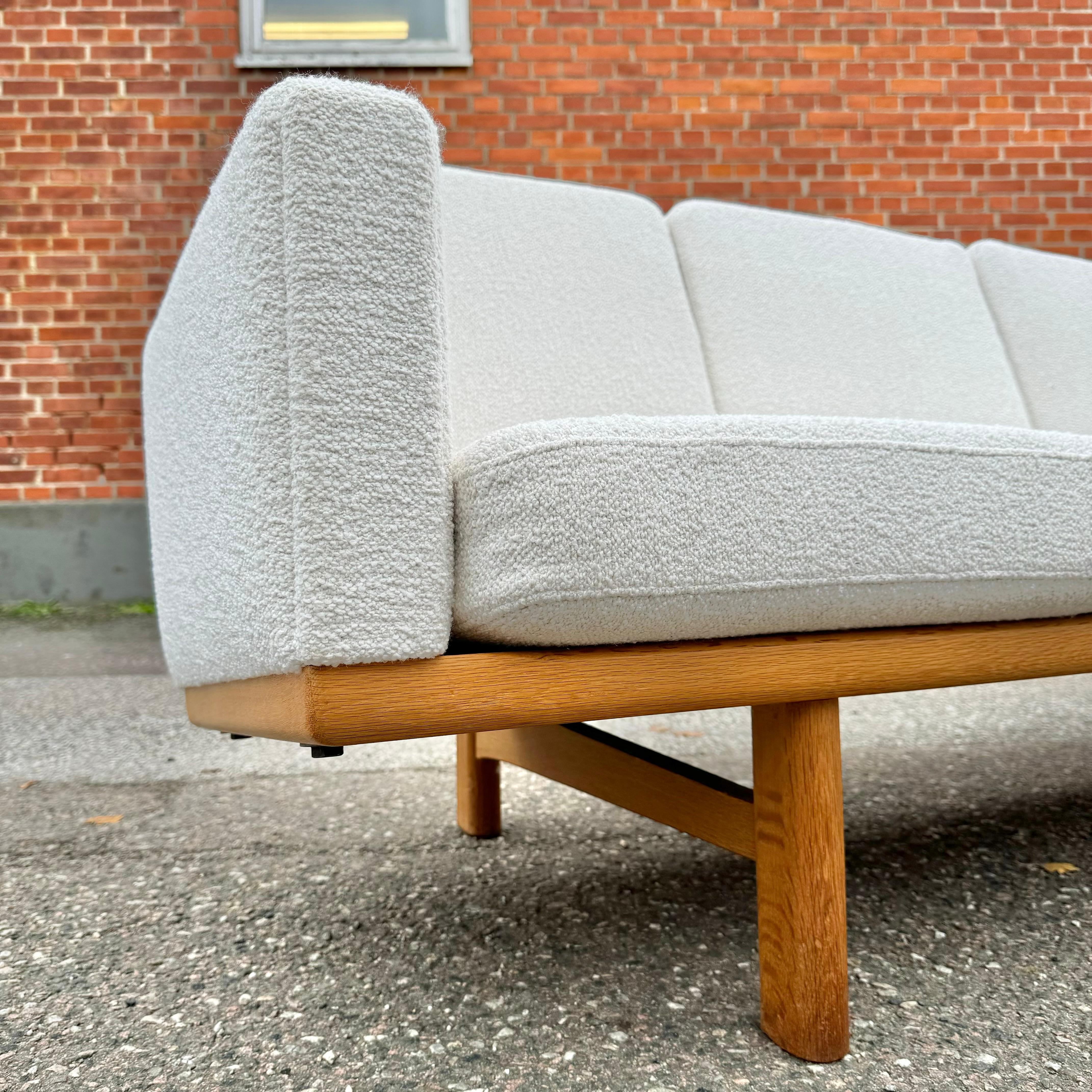 Hans J. Wegner Viersitziges Sofa für Getama im Angebot 4