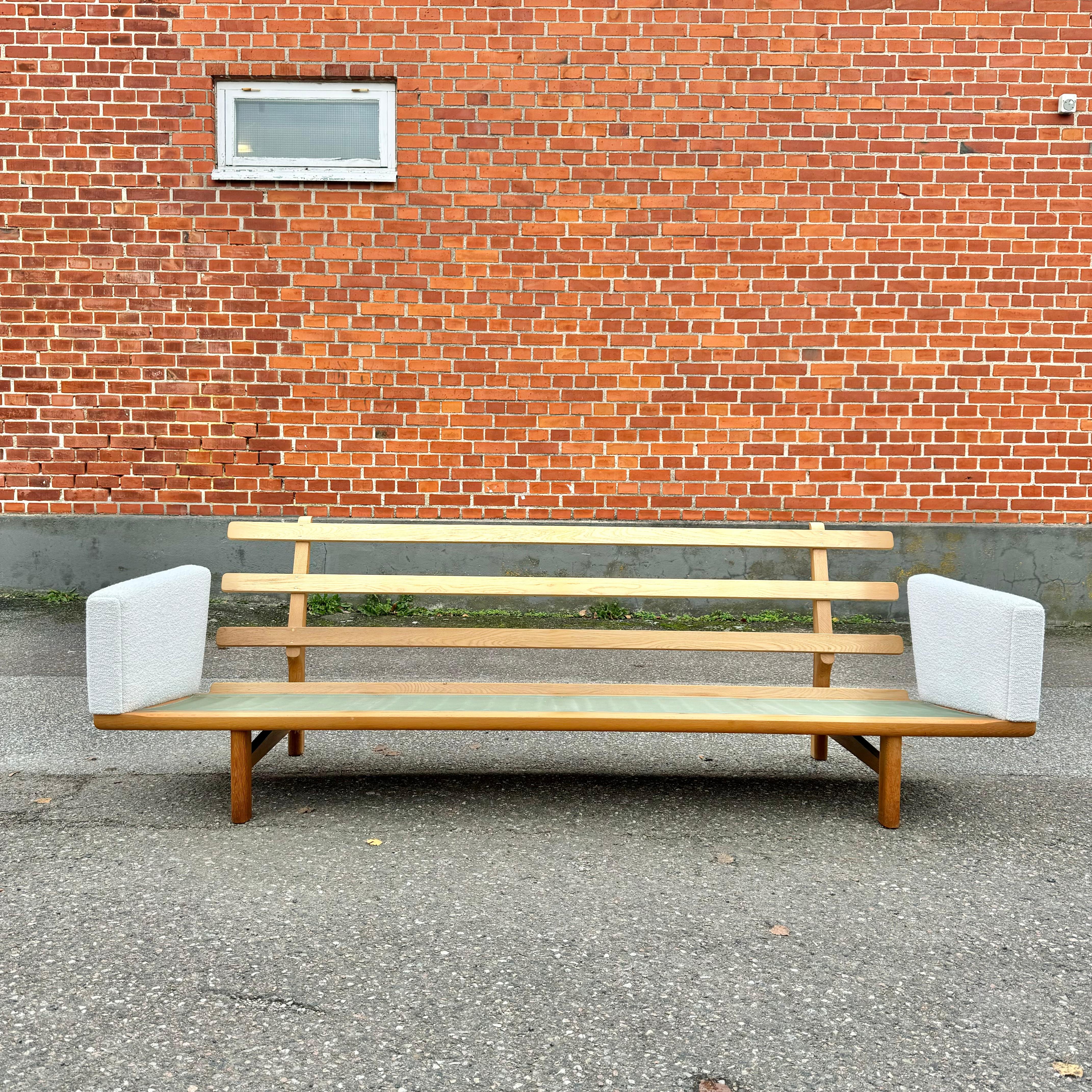 Hans J. Wegner Viersitziges Sofa für Getama im Angebot 7