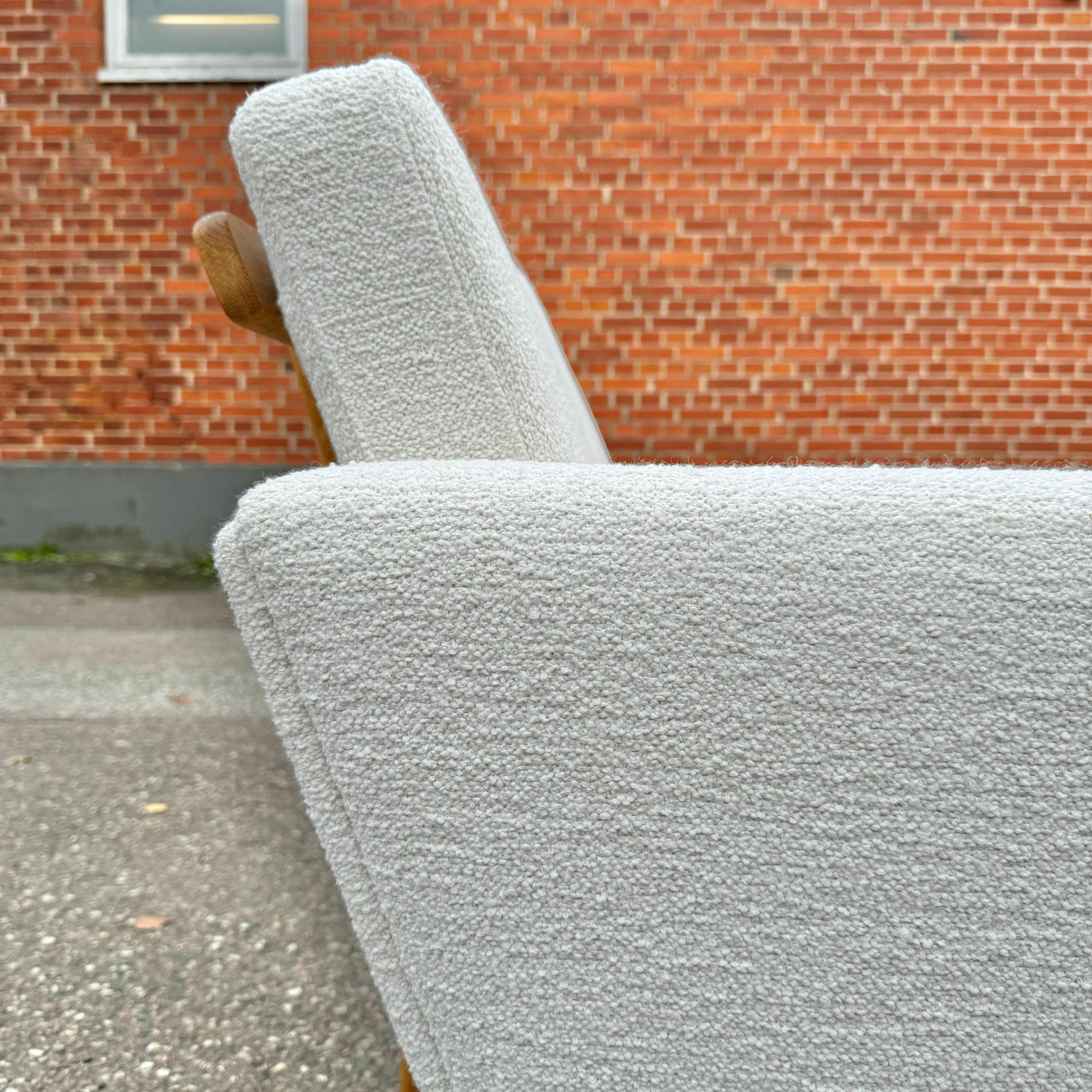 Hans J. Wegner Viersitziges Sofa für Getama im Angebot 2