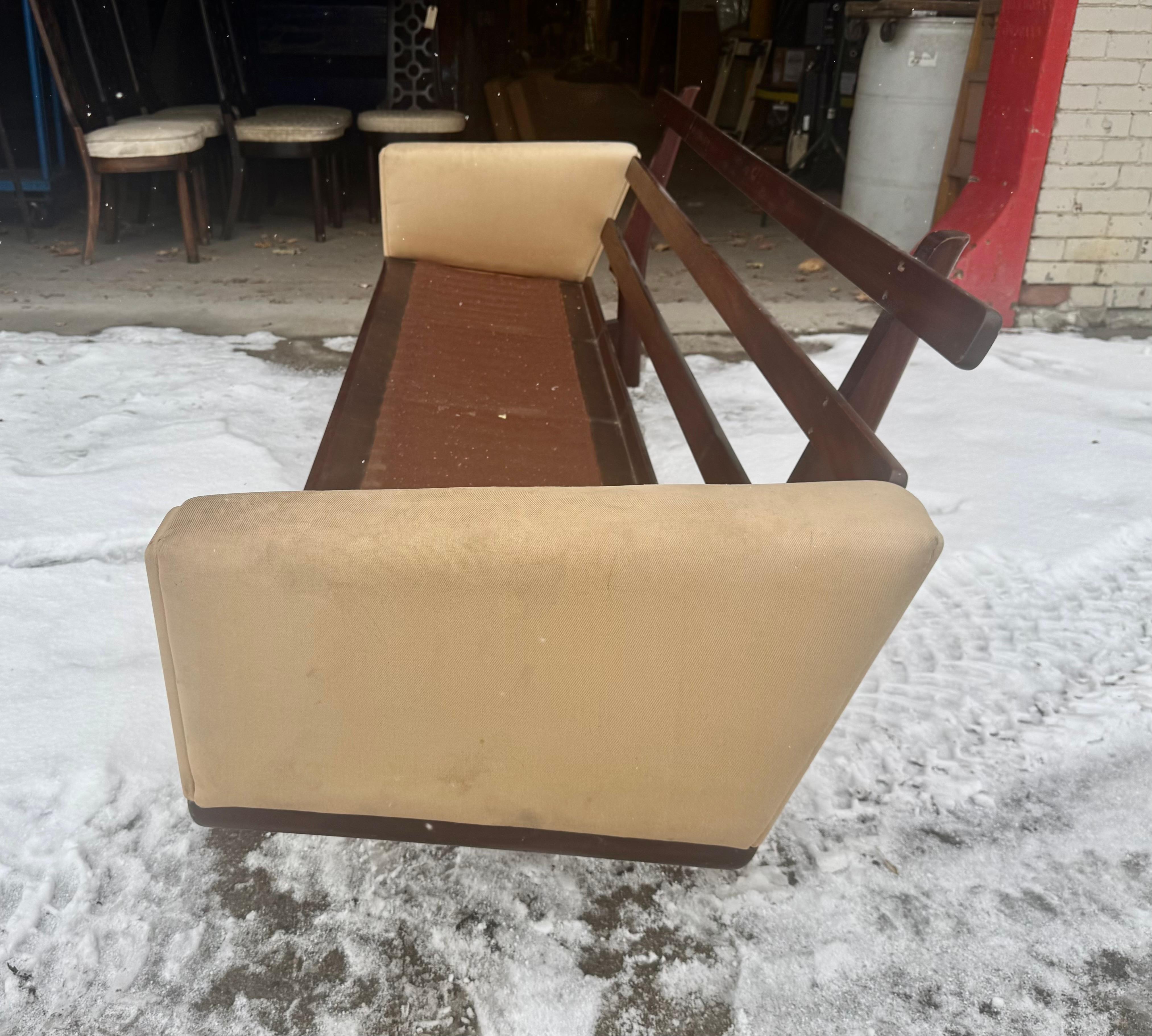 Tessuto Hans J. Wegner Divano a quattro posti per Getama. modello 236/4 Prodotto in Danimarca in vendita