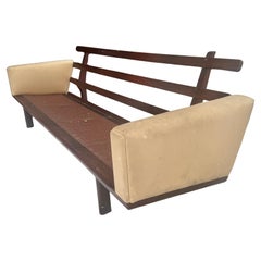 Hans J. Wegner Sofá de cuatro plazas Para Getama. modelo 236/4 Fabricado en Dinamarca
