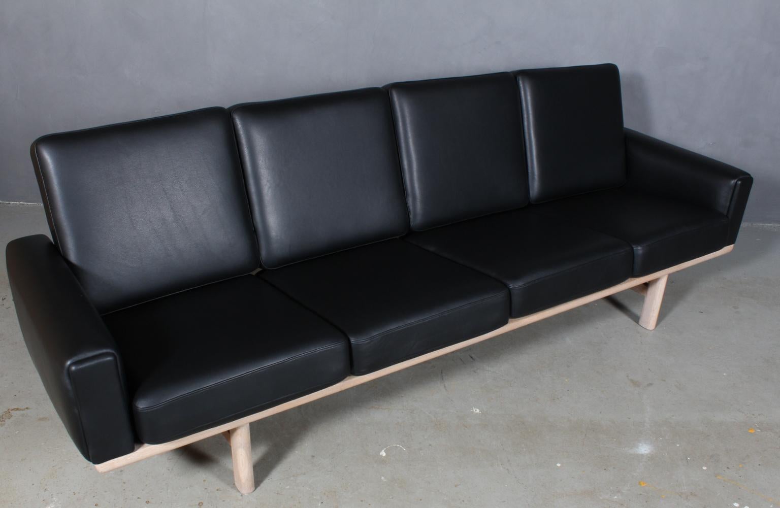 Hans J. Wegner four-seat sofa new upholstered with pure aniline leather.
Original Epeda cushions.

Frame in solid soap treated oak.

Model 236/4, produced by GETAMA.