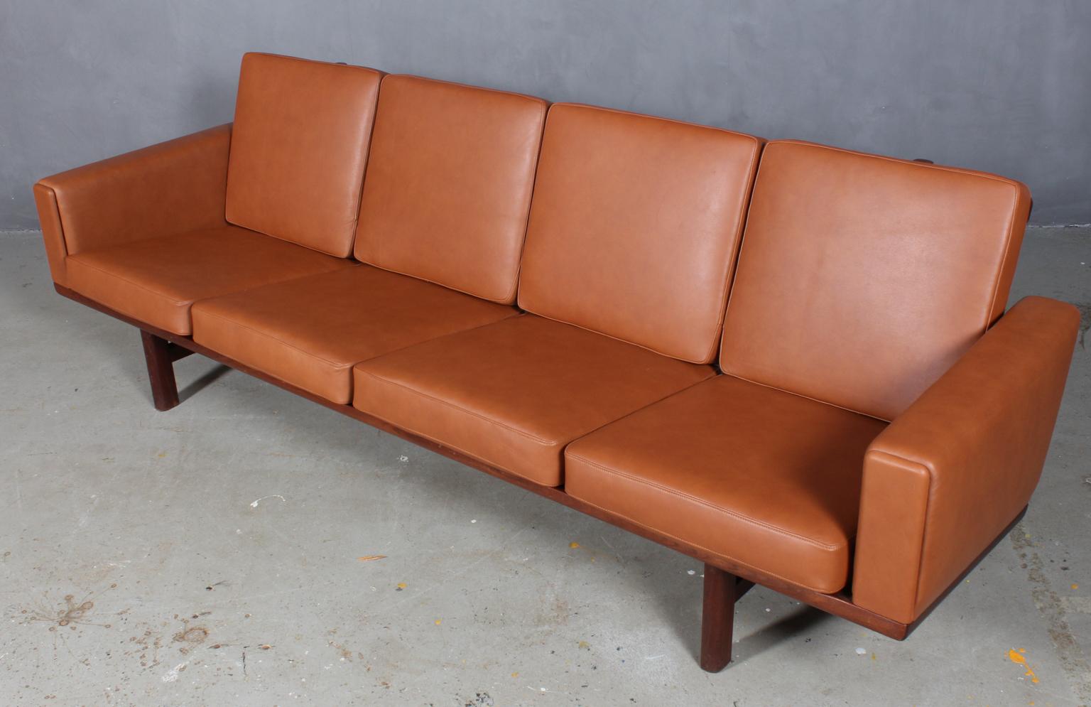 Hans J. Wegner four-seat sofa new upholstered with pure tan aniline leather.
Original Epeda cushions.

Frame in solid teak.

Model 236/4, produced by GETAMA.