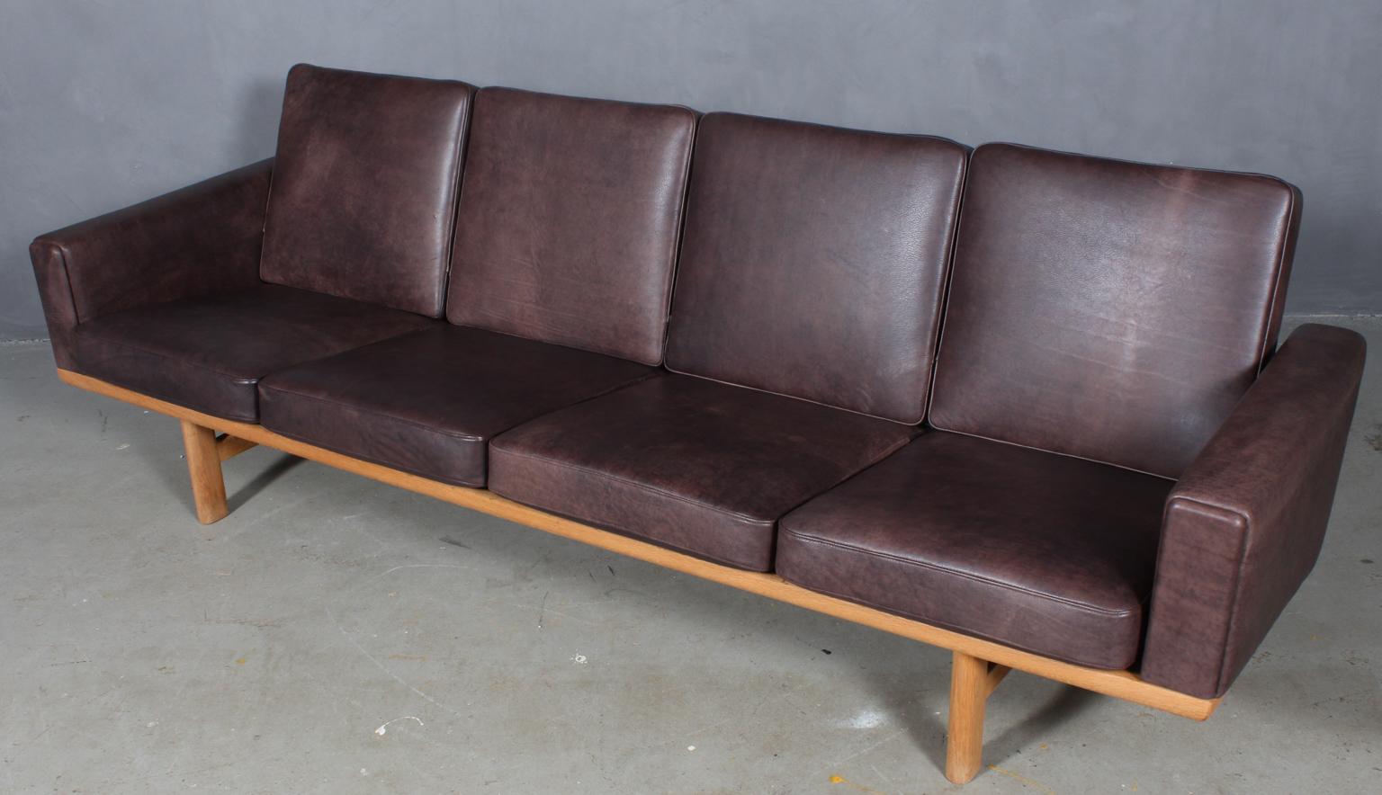 Hans J. Wegner four-seat sofa new upholstered with mokka aniline leather.

Original Epeda cushions.

Frame in solid oak.

Model 236/4, produced by GETAMA.