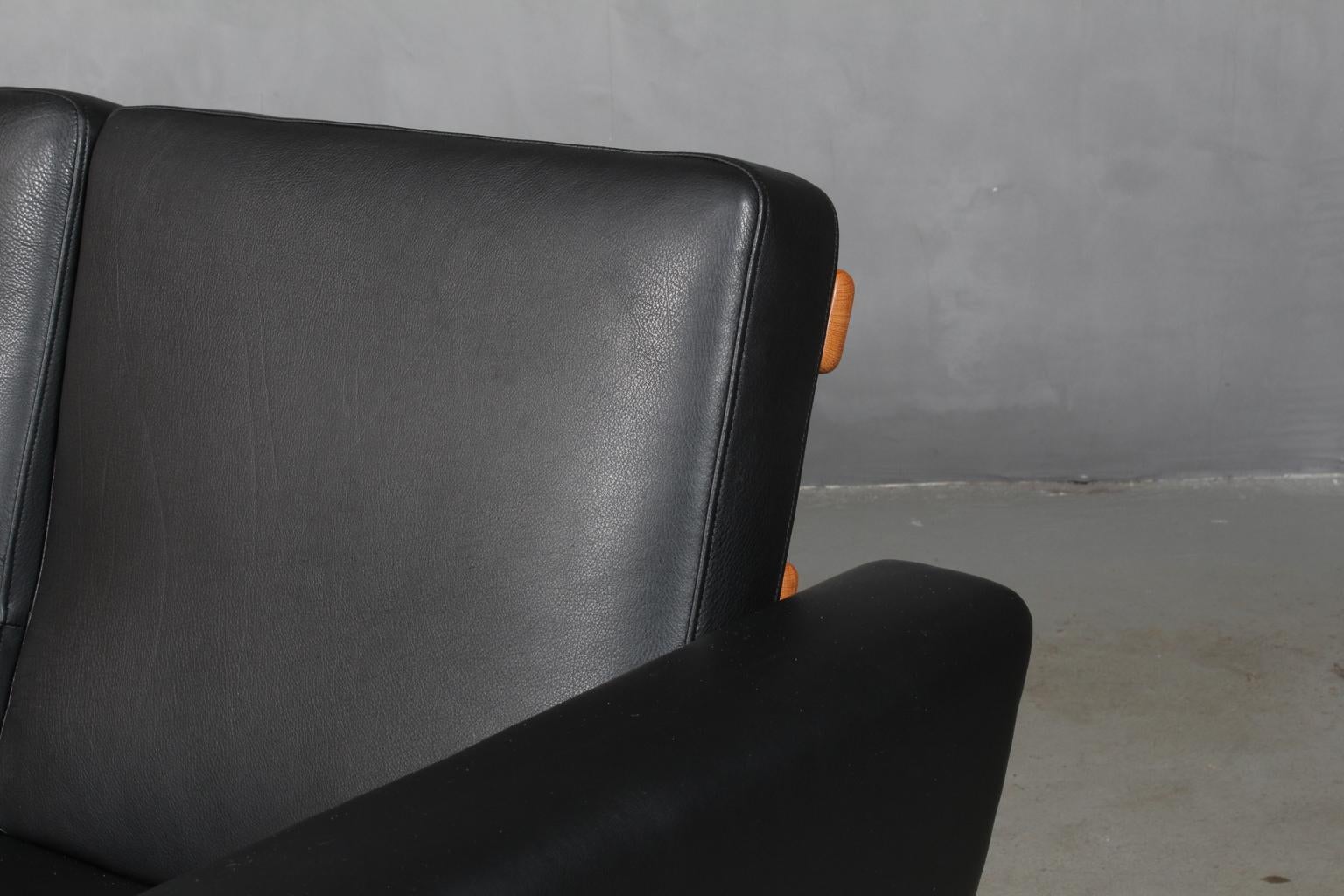 Hans J. Wegner Four-Seat Sofa In Good Condition For Sale In Esbjerg, DK