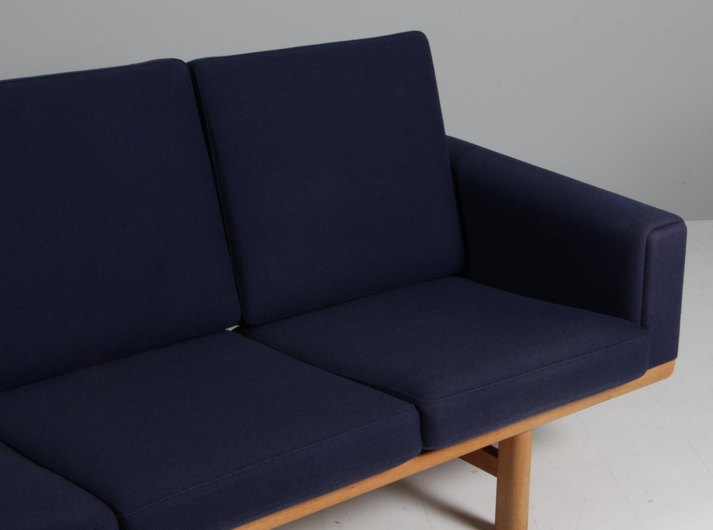 Mid-Century Modern Canapé quatre places Hans J. Wegner modèle 235/4 en vente