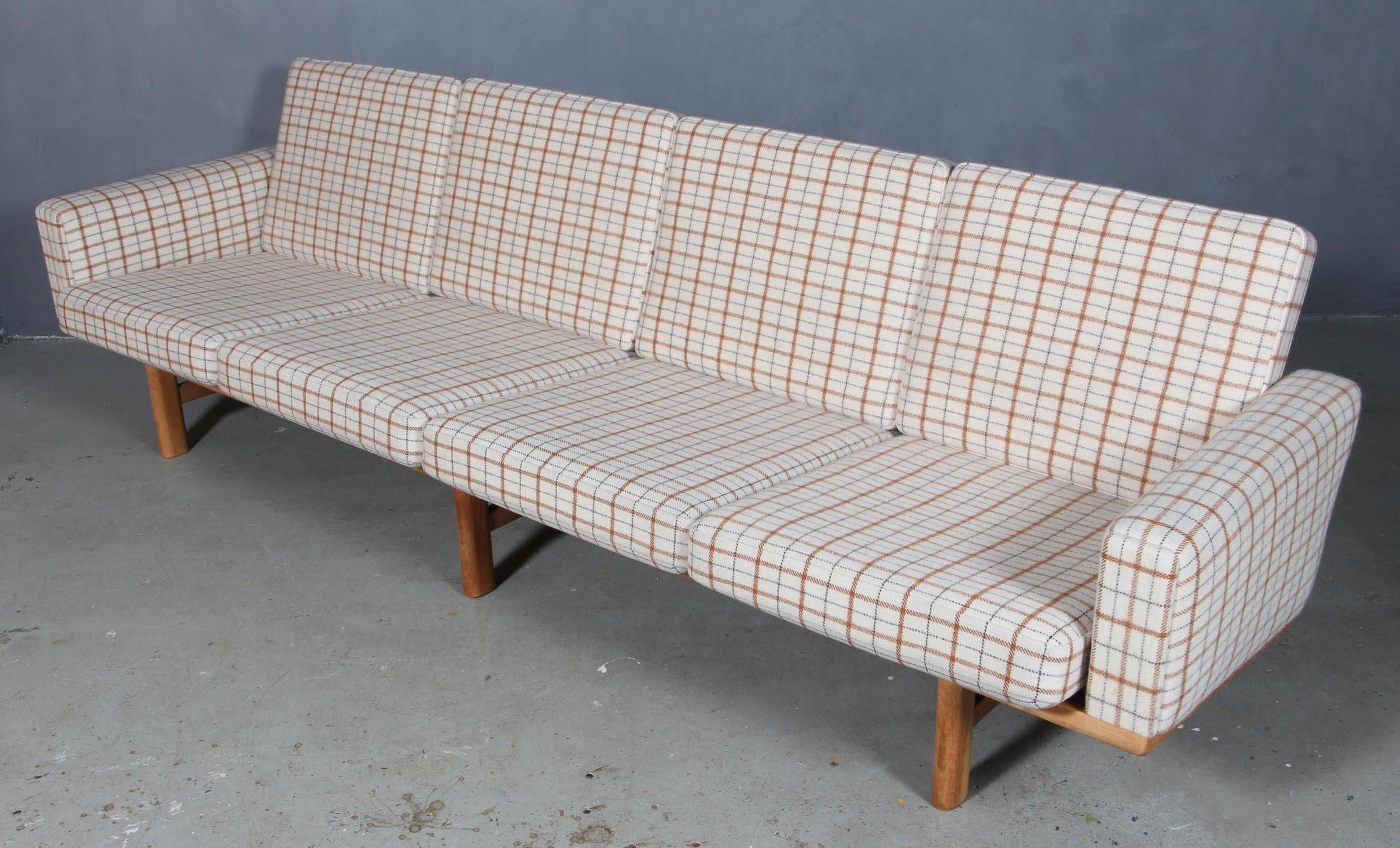 Hans J. Wegner four-seat sofa original upholstered Epeda cushions with 