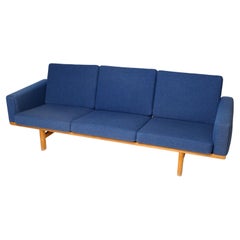 Hans J Wegner Ge 236/3 Sofa in Oak