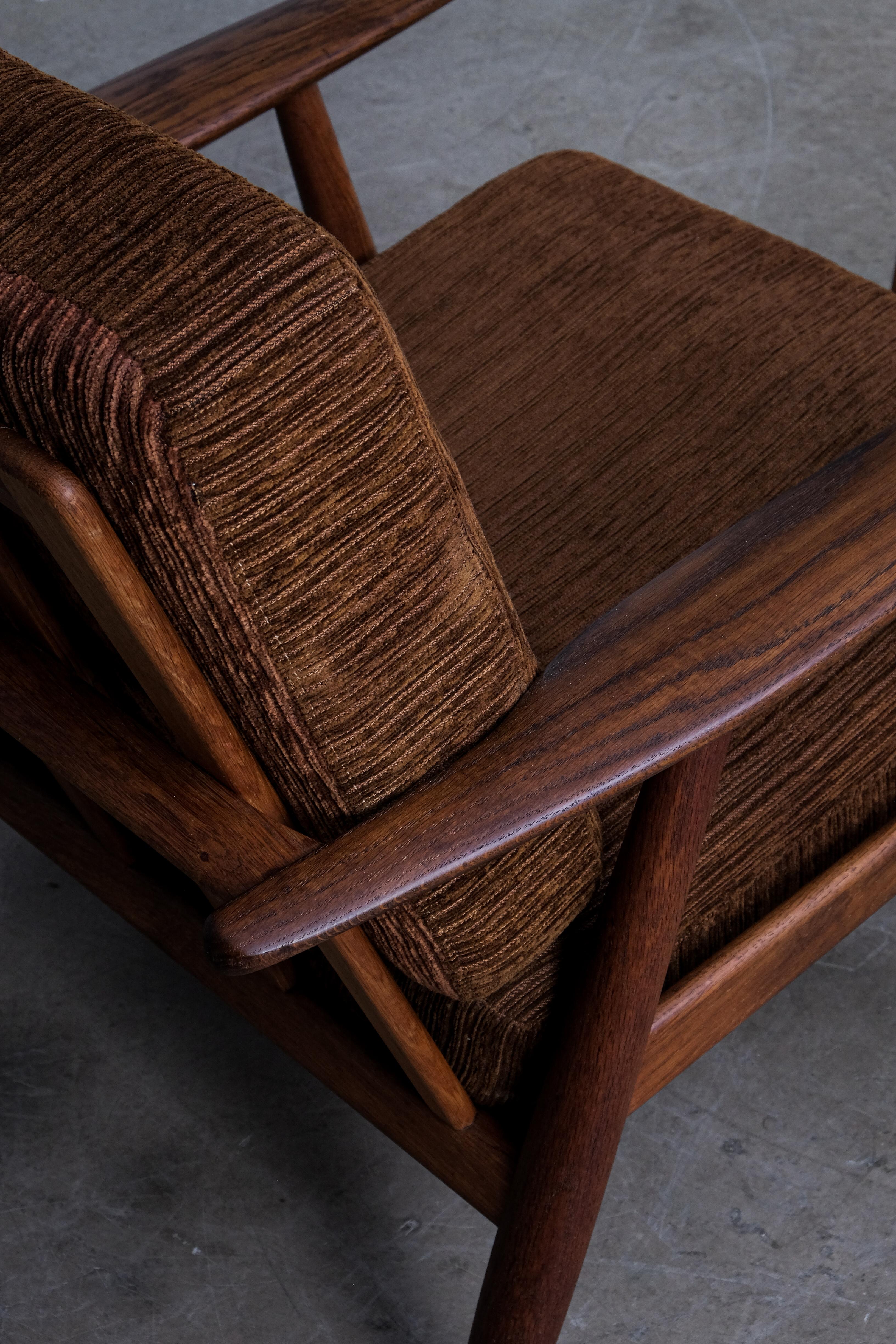 Hans J. Wegner GE 240 Oak Cigar Easy Chair with Ottoman, 1950s In Good Condition In Stockholm, SE