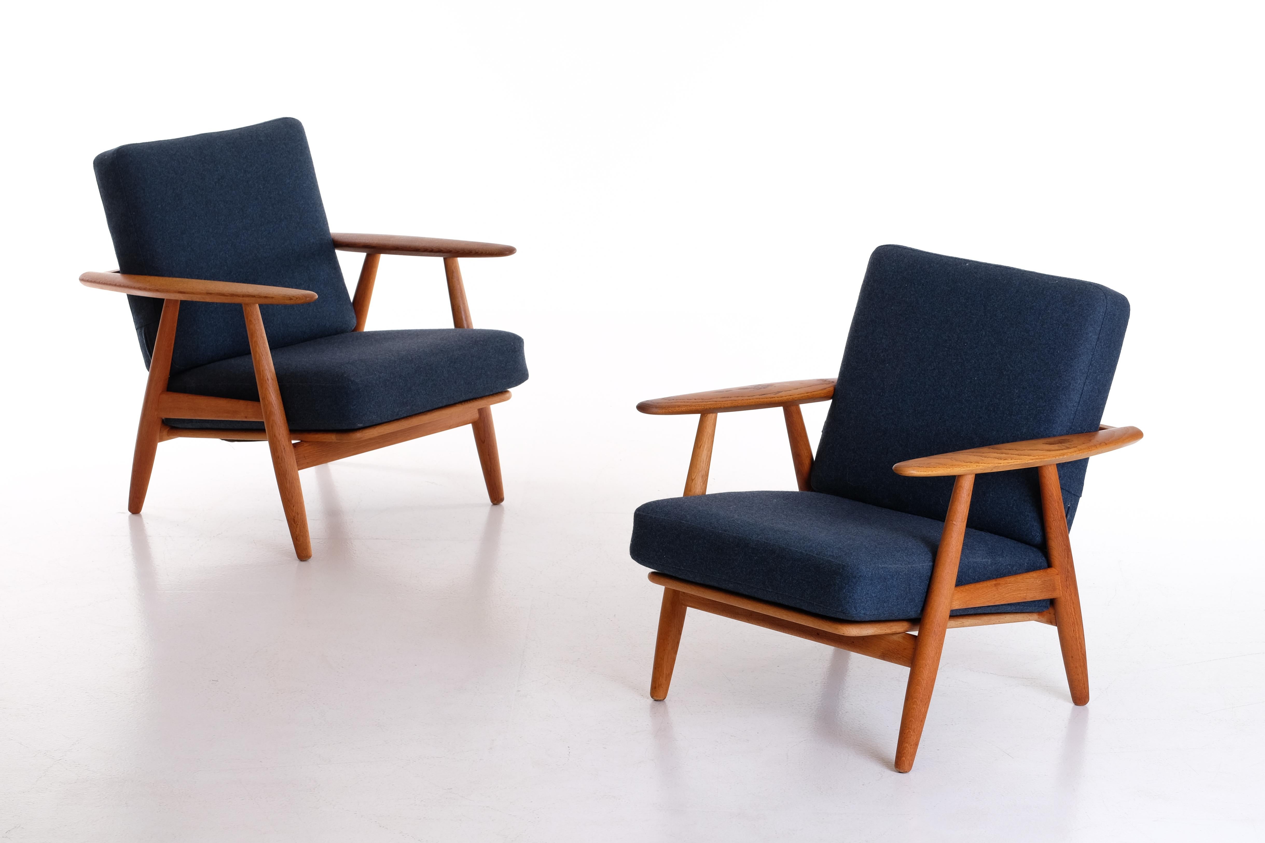 Scandinave moderne Hans J. Wegner GE 240 Oak Oak Cigar Easy Chairs, années 1950 en vente