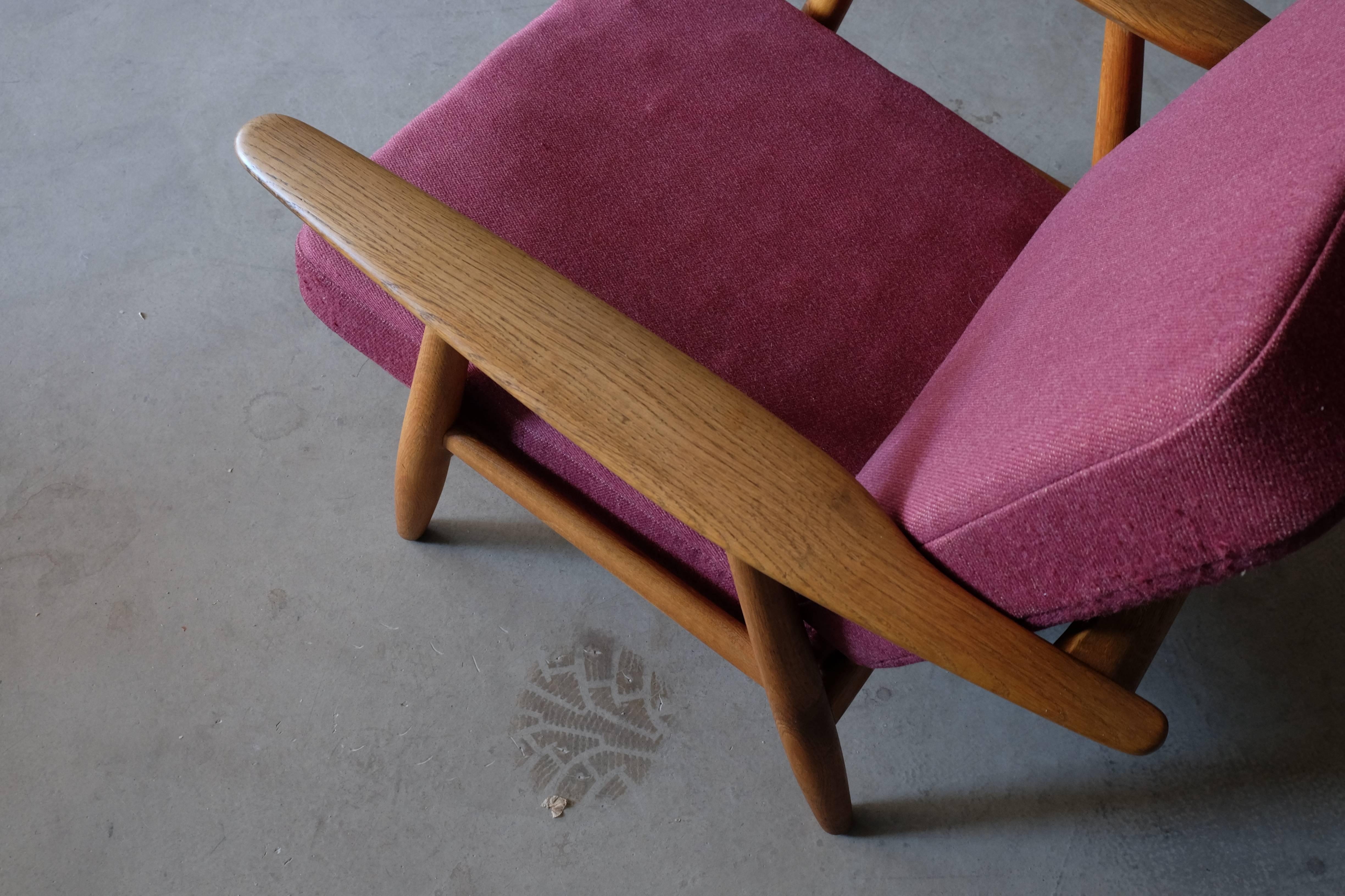 Hans J. Wegner GE 240 Oak Cigar Easy Chairs, 1950s In Excellent Condition In Stockholm, SE