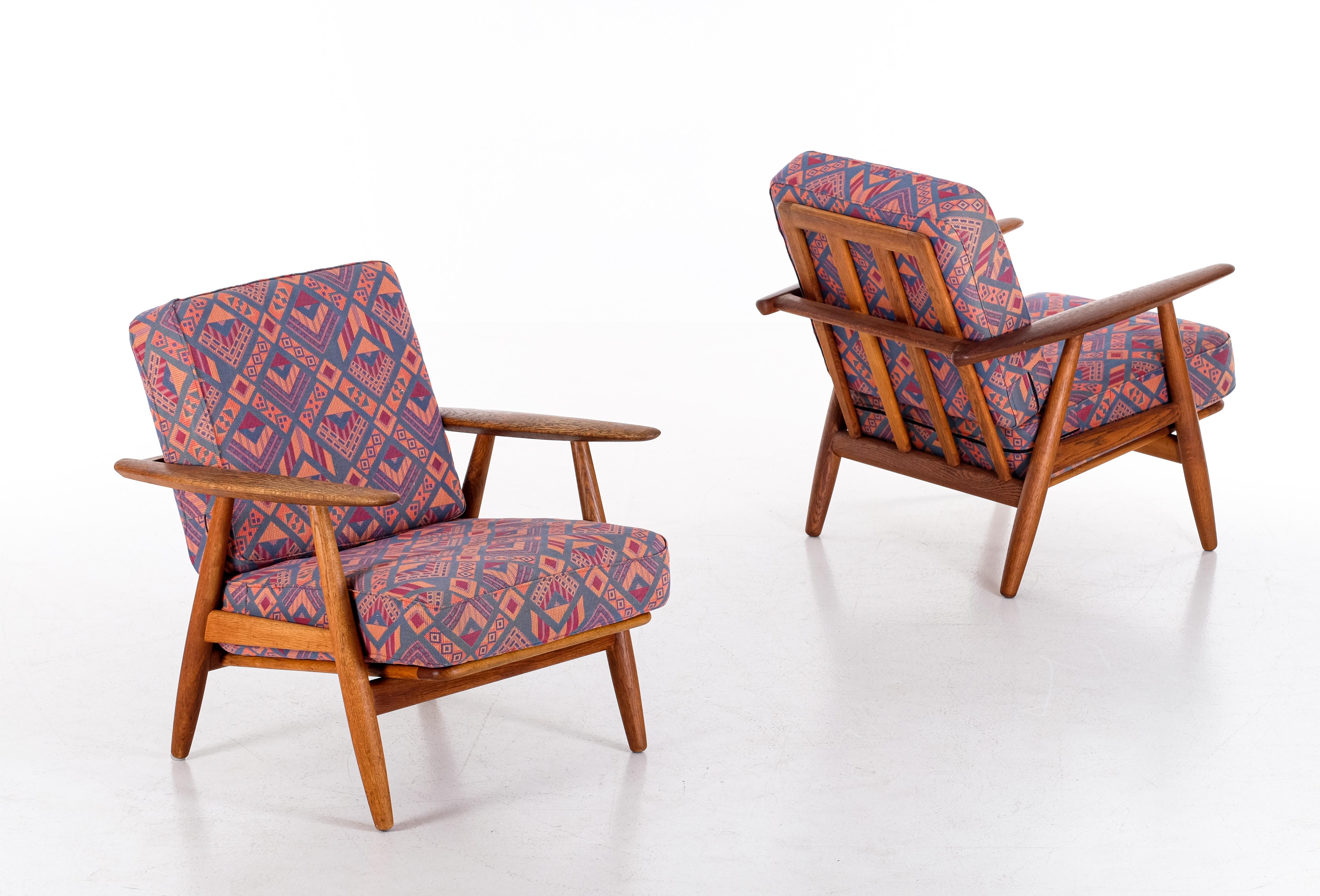 Hans J. Wegner GE 240 Oak Cigar Easy Chairs, 1950s In Good Condition For Sale In Stockholm, SE