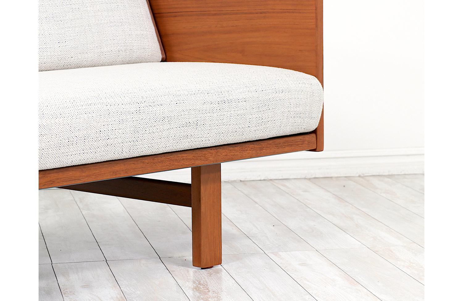 Expertly Restored - Hans J. Wegner GE-259 Adjustable Daybed Sofa for Getama For Sale 5