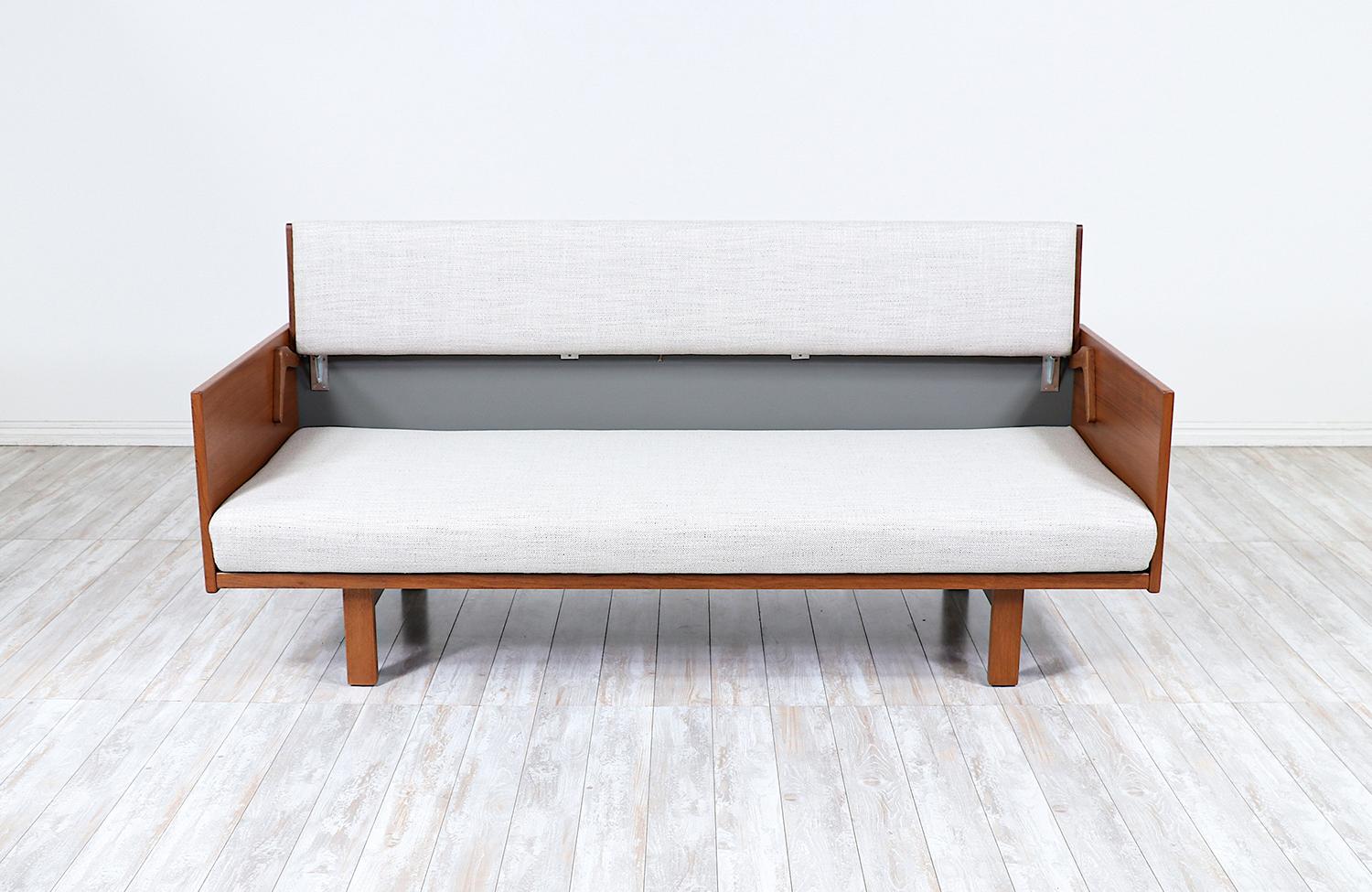 Mid-Century Modern Expert en restauration - Hans J. Wegner GE-259 Canapé-lit réglable pour GETAMA en vente
